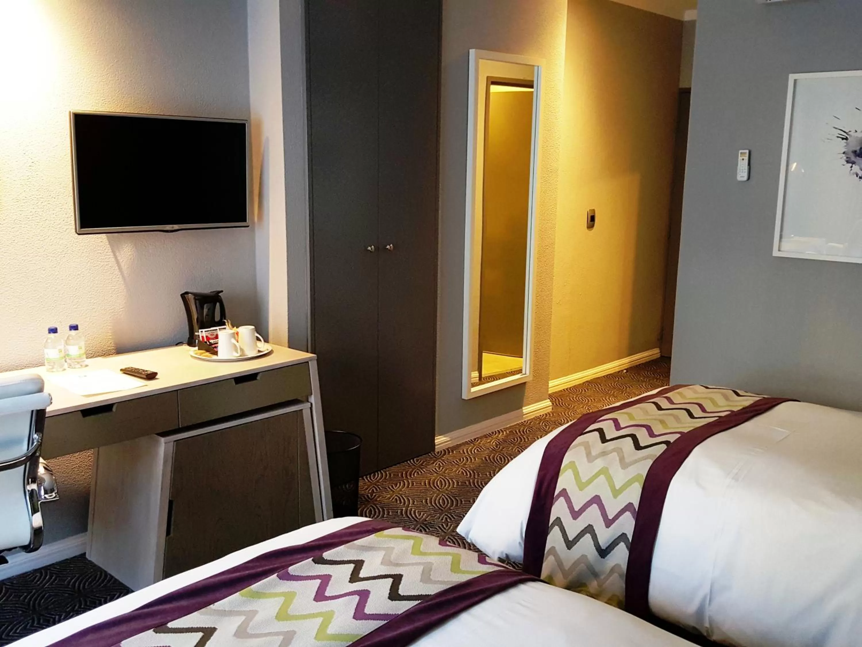 TV and multimedia, Bed in Holiday Inn Johannesburg OR Tambo Airport Hotel by IHG