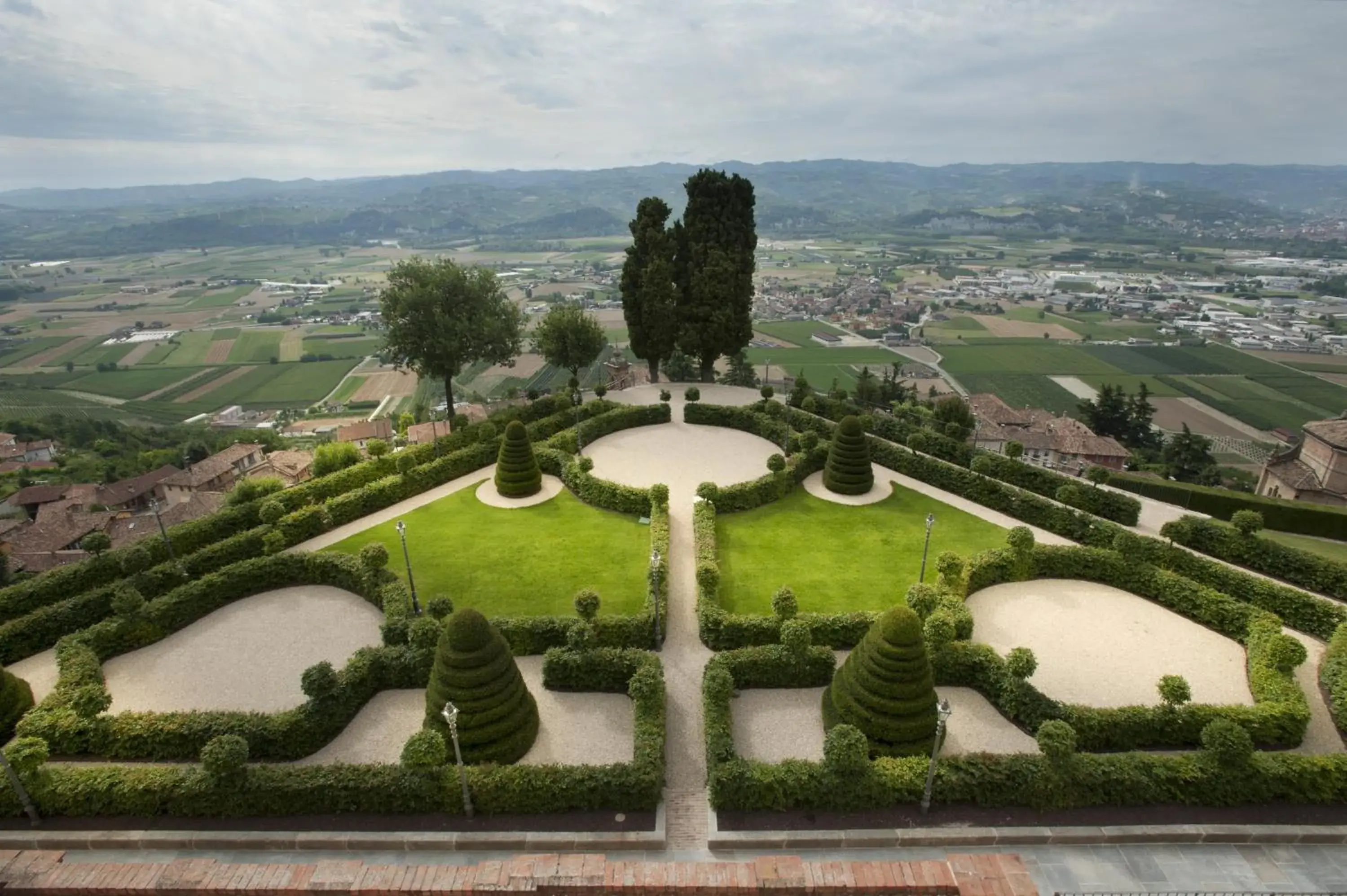 Bird's eye view, Bird's-eye View in Castello di Guarene