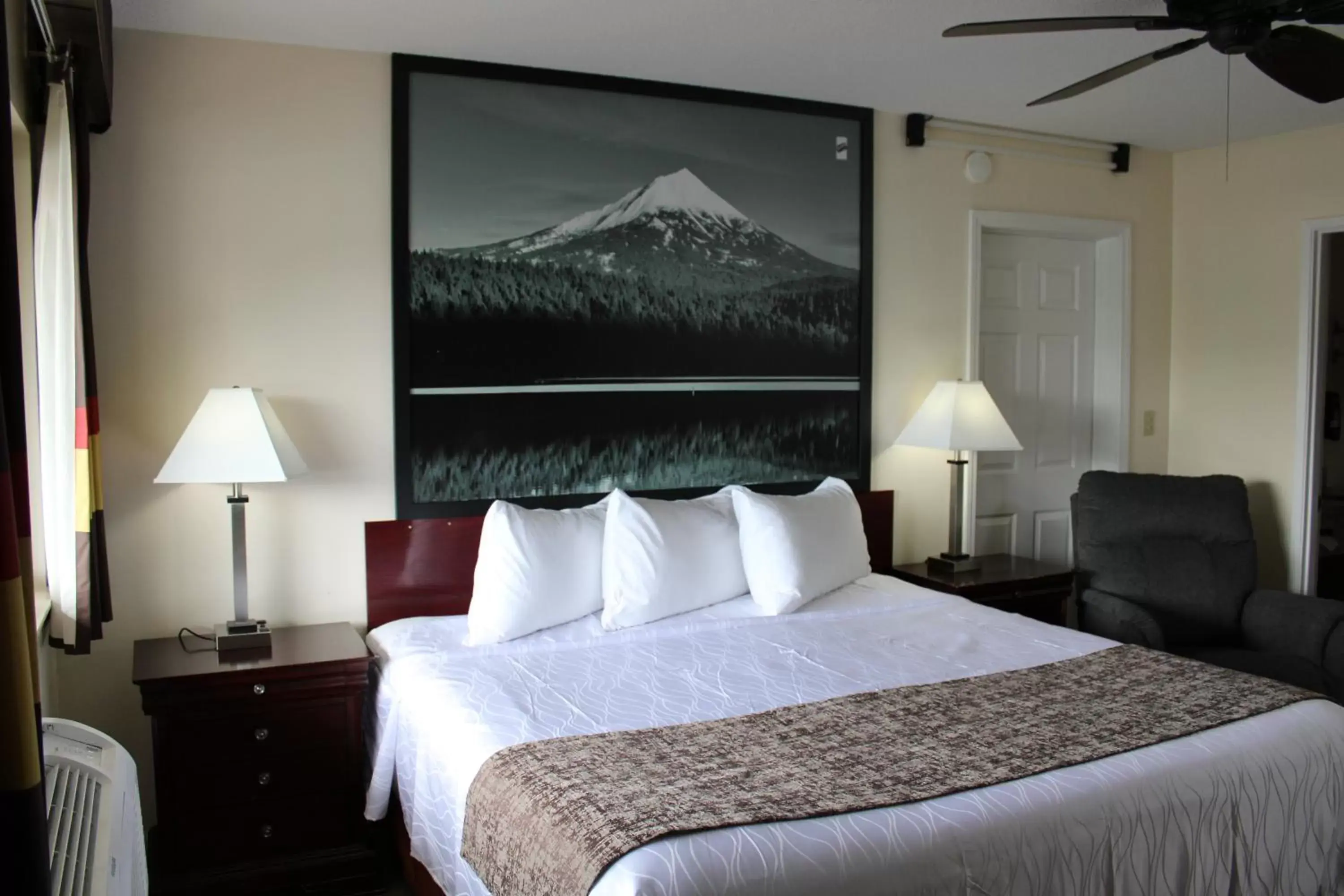 Bed in Scottish Inns Ashland Bed in Scottish Inns Ashland