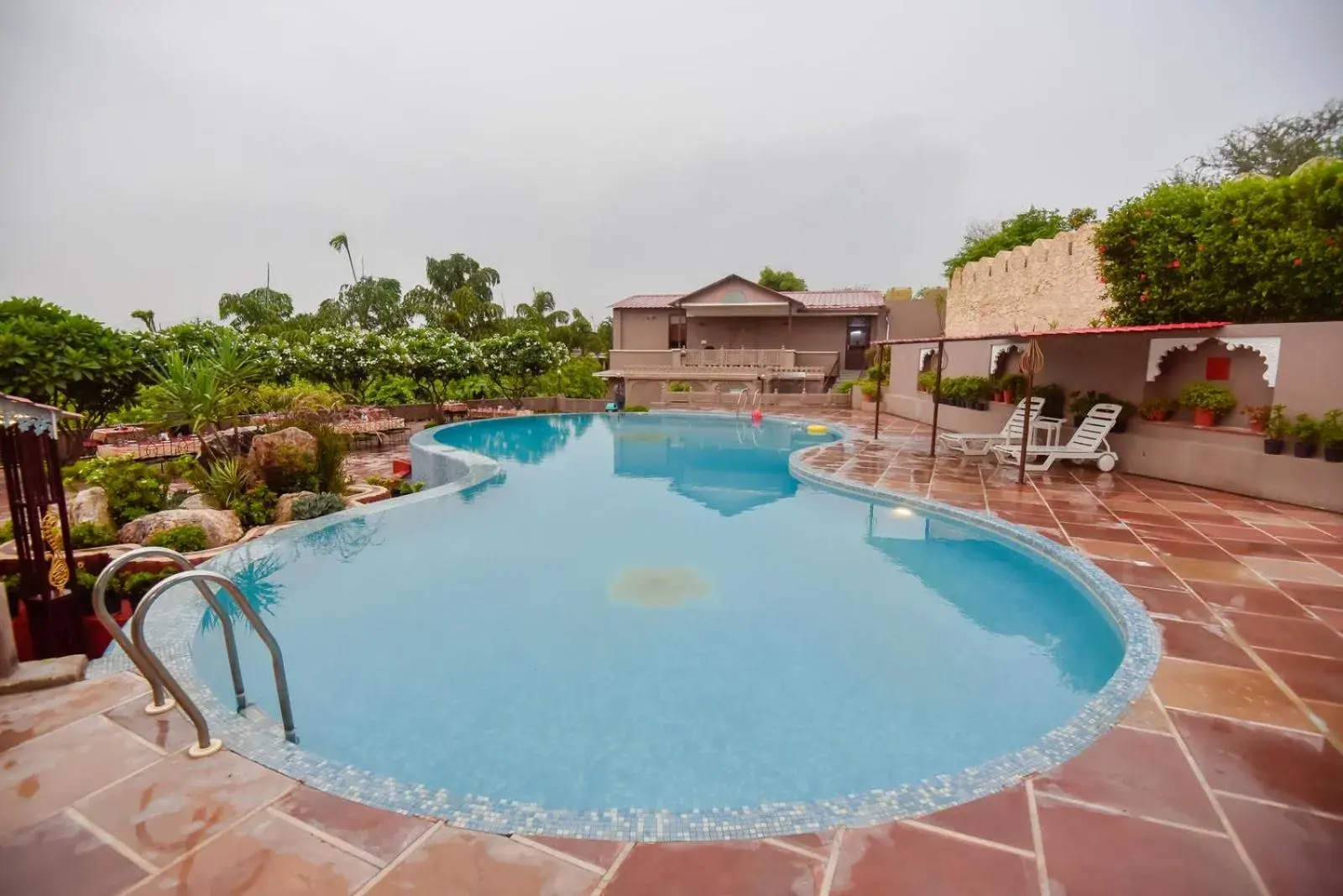 Swimming Pool in Araliayas Resort & Spa