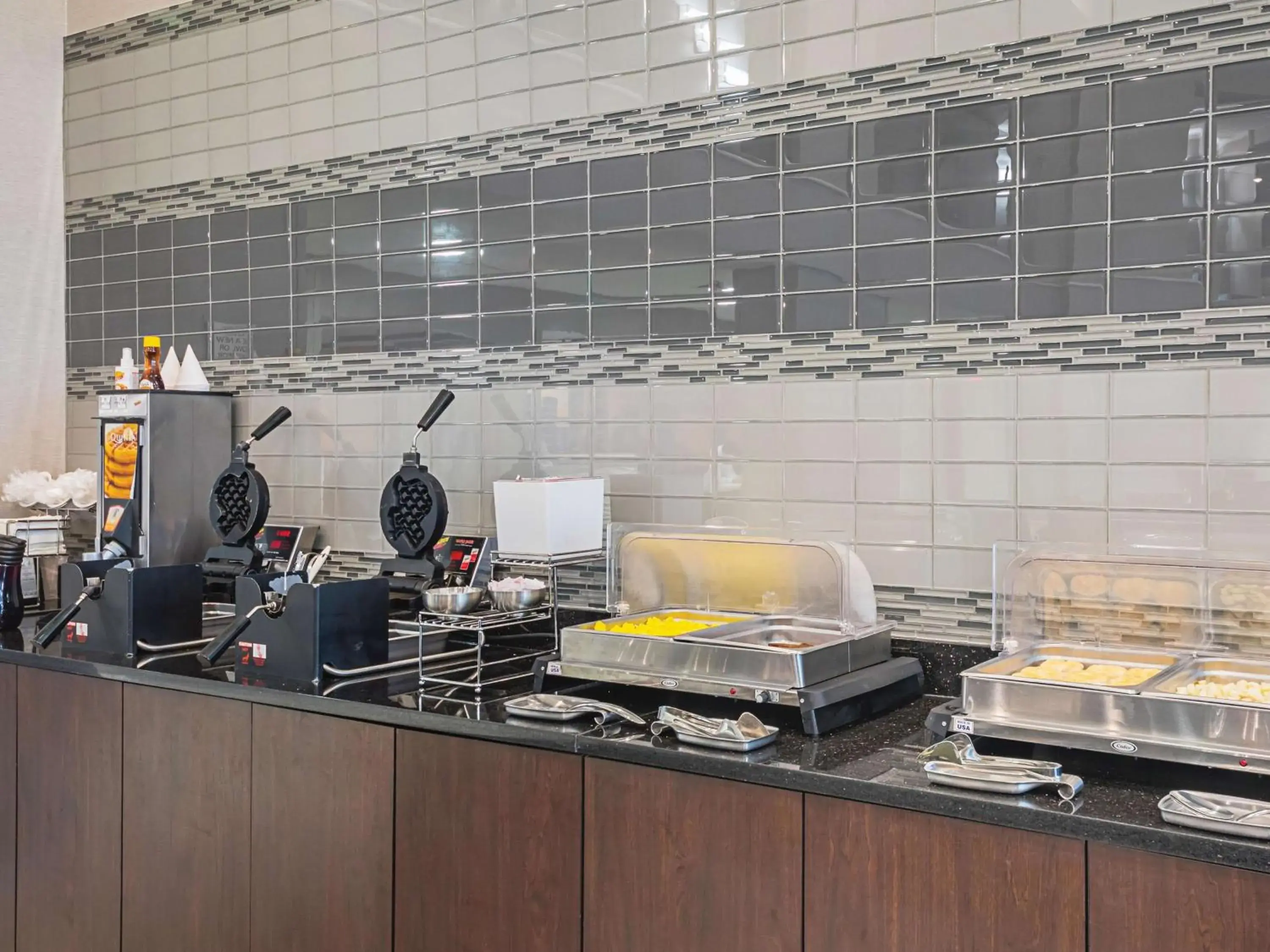 Restaurant/places to eat, Kitchen/Kitchenette in La Quinta by Wyndham Austin Airport