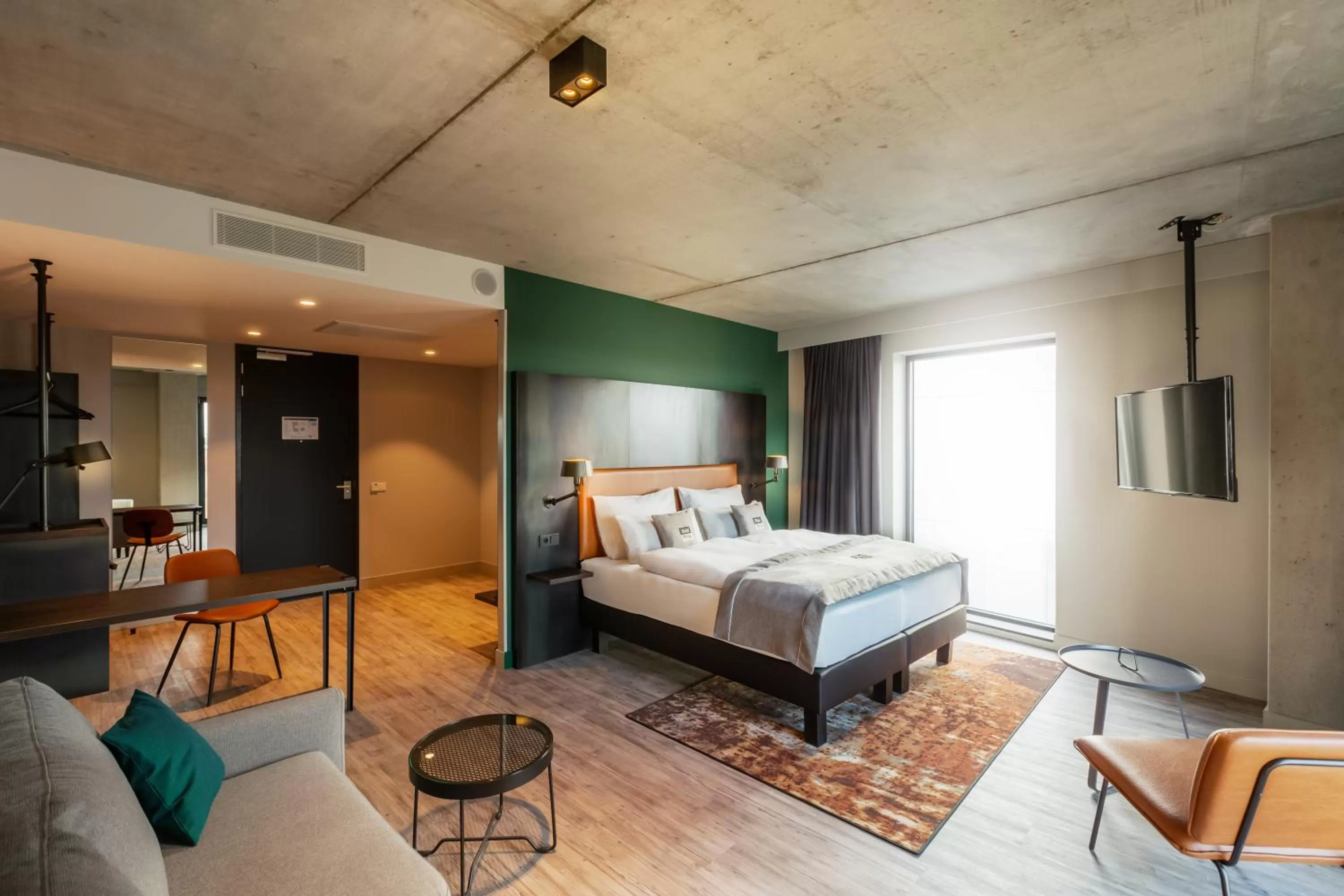 Photo of the whole room, Bed in Holiday Inn - the niu, Fender Amsterdam