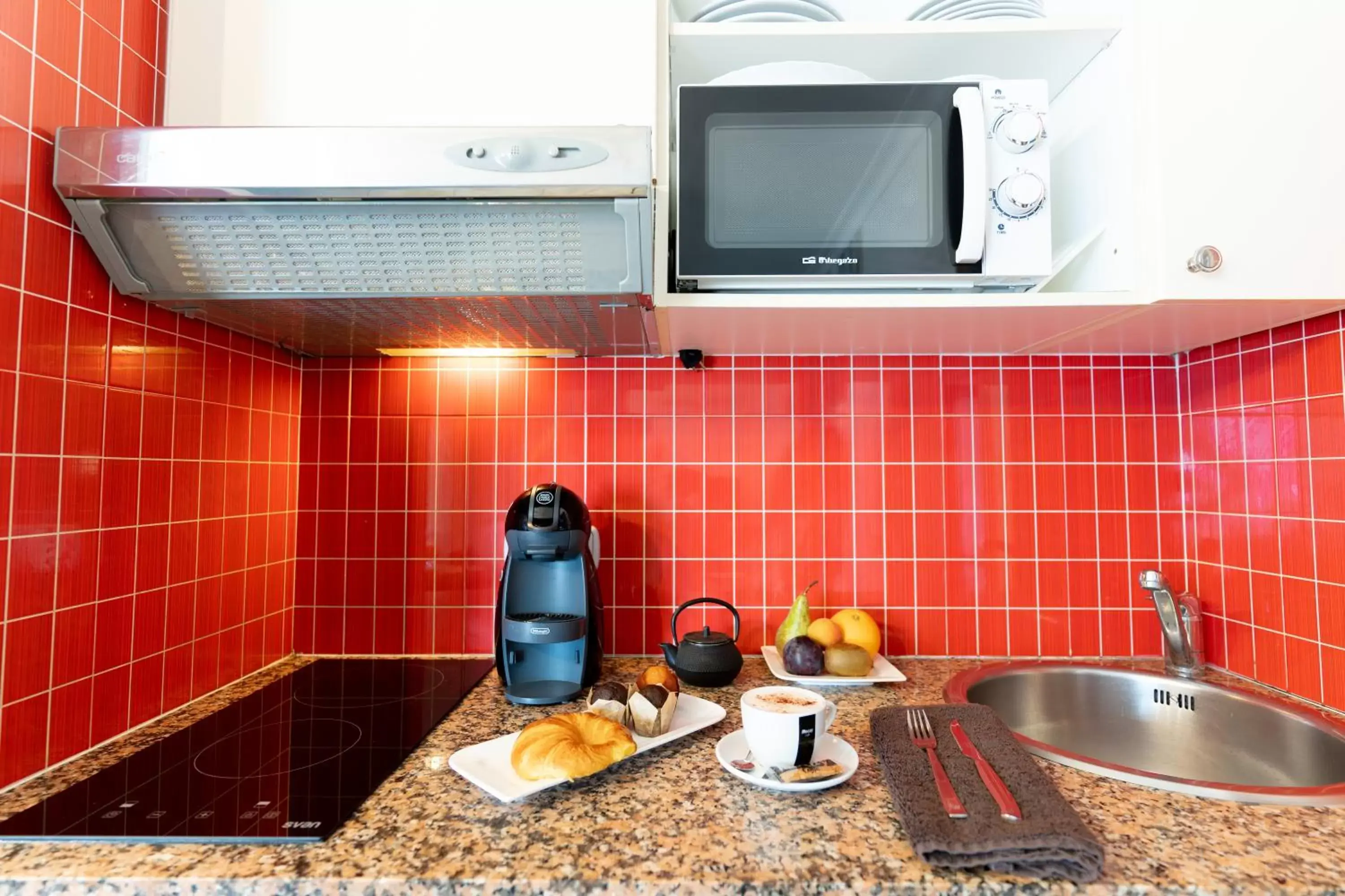 Kitchen/Kitchenette in Apartamentos Royal Life