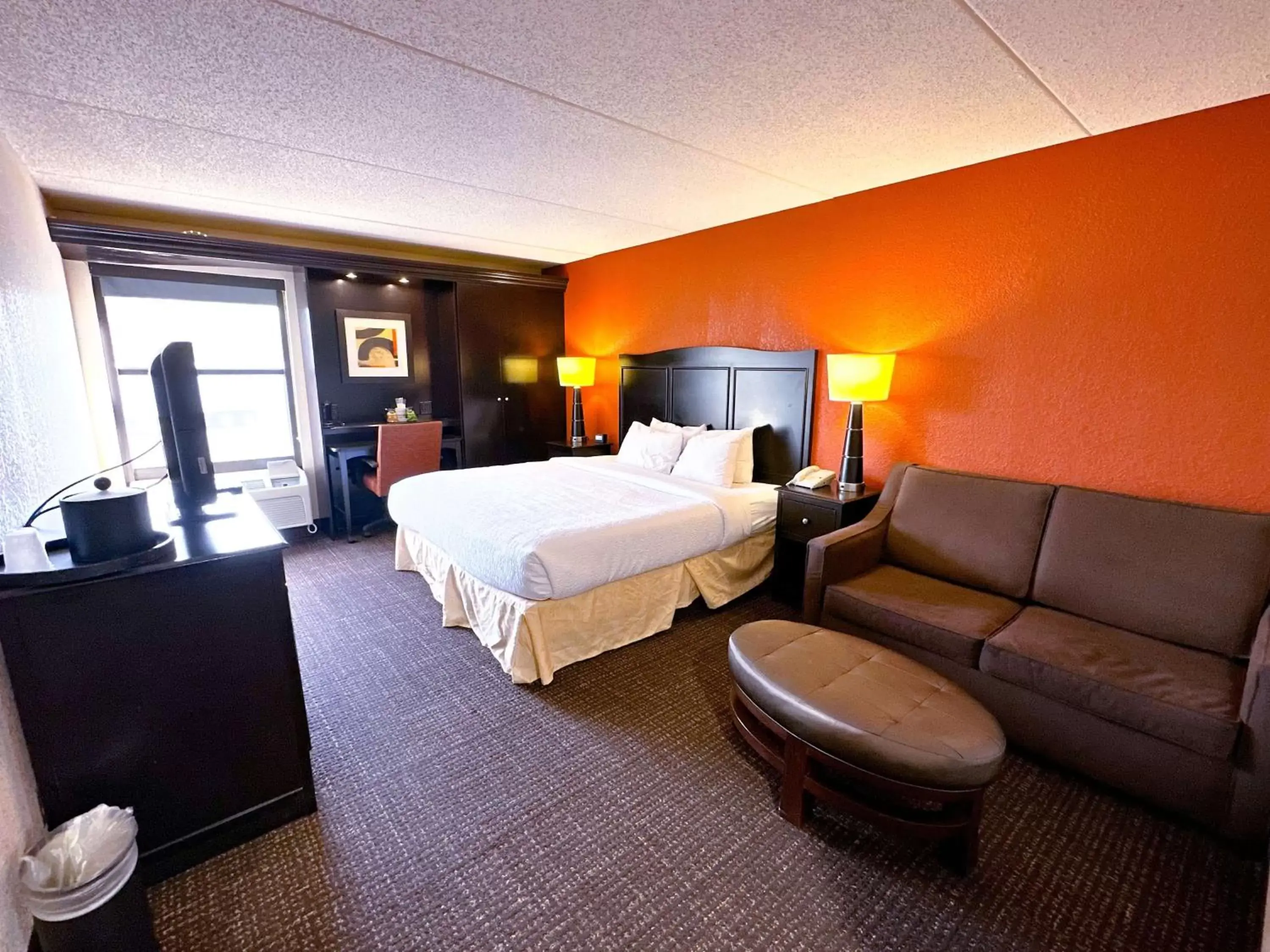 Bed in SureStay Plus Hotel by Best Western Stevensville St Joseph