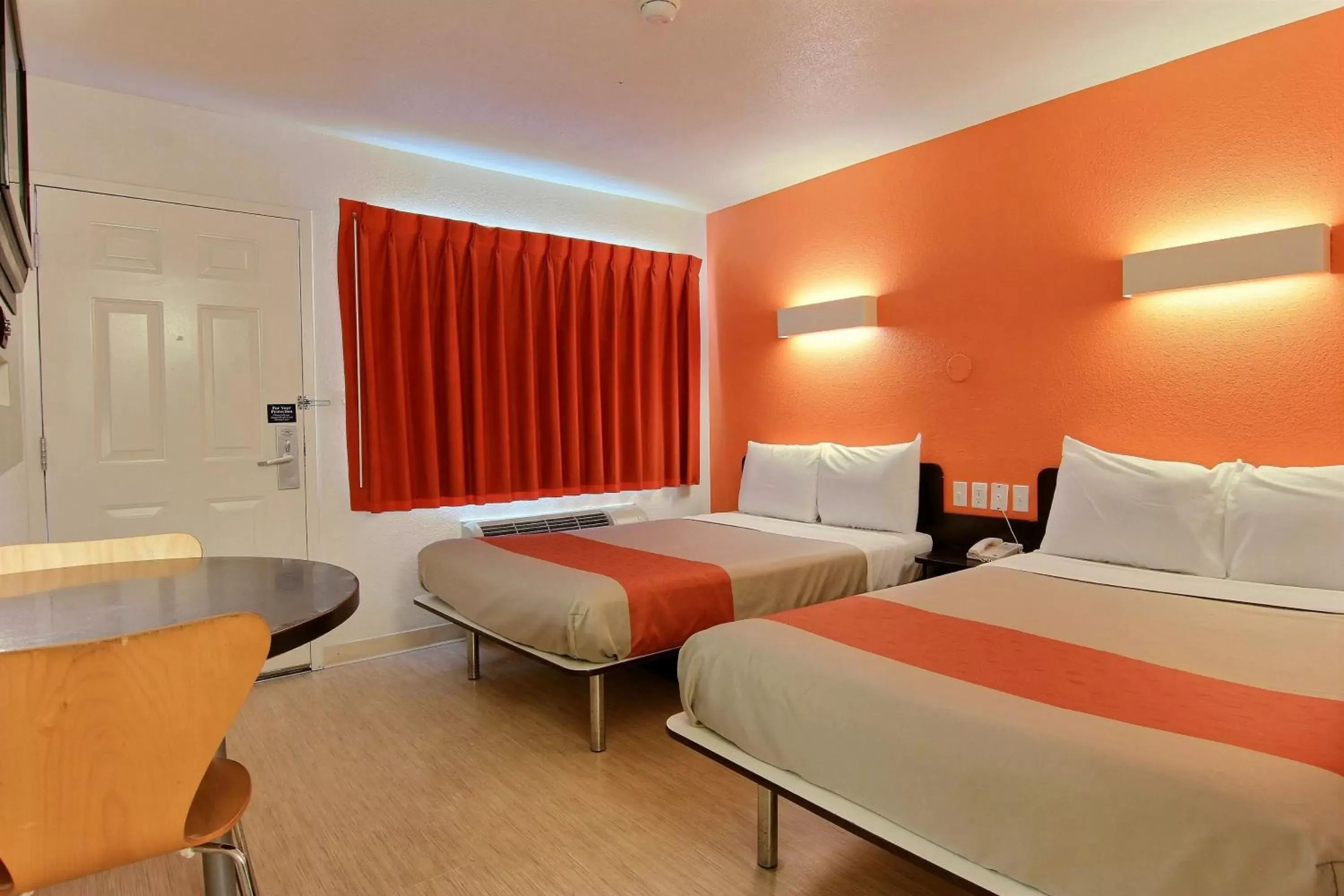 Bedroom, Bed in Motel 6-Corpus Christi, TX - East - North Padre Island
