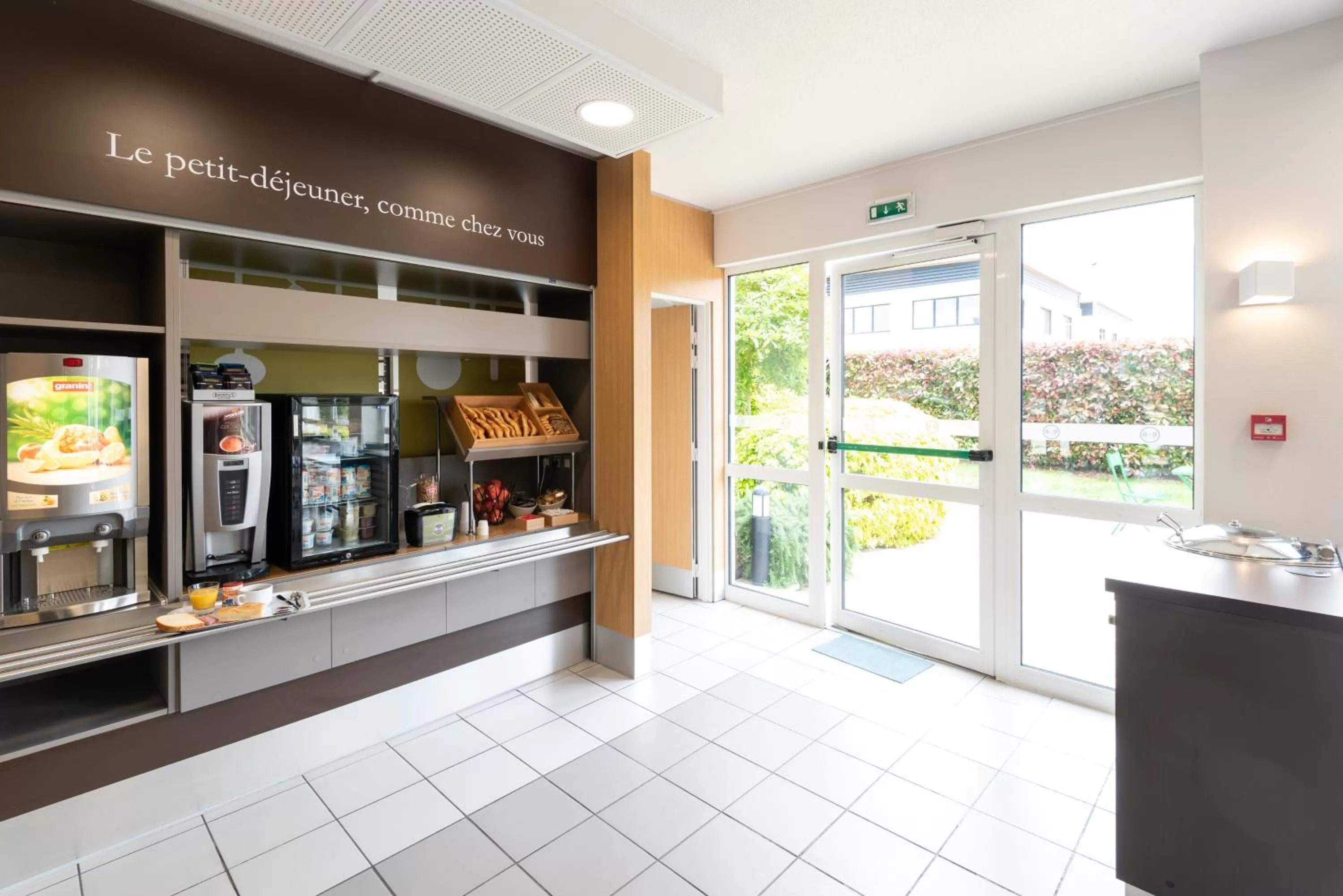 Buffet breakfast in B&B HOTEL Evreux