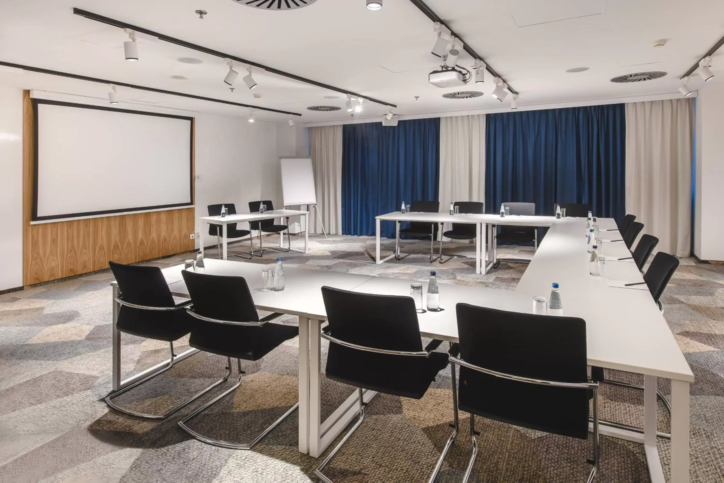 Meeting/conference room in Courtyard by Marriott Warsaw Airport