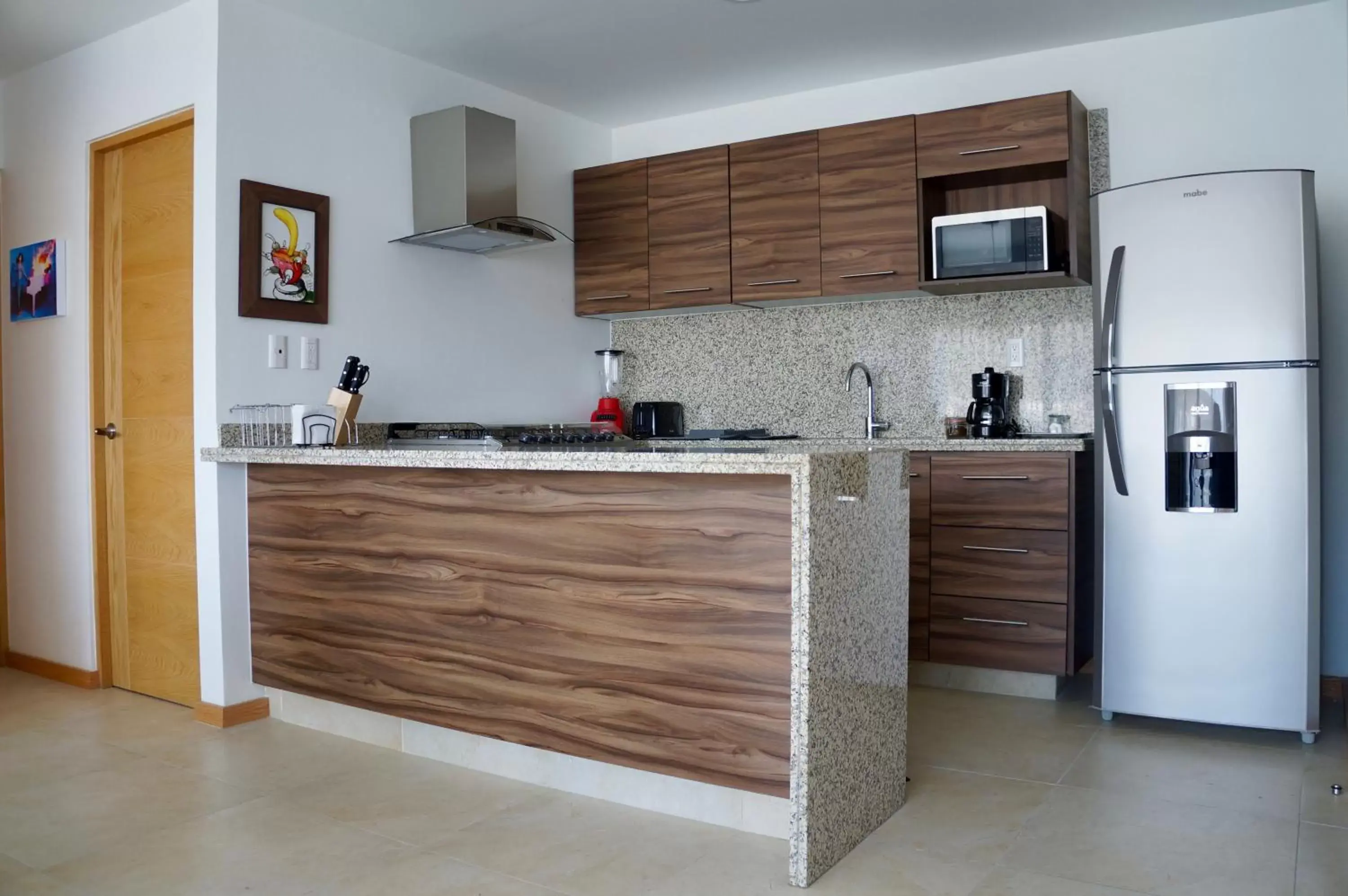 Kitchen/Kitchenette in Metropolitan Suites