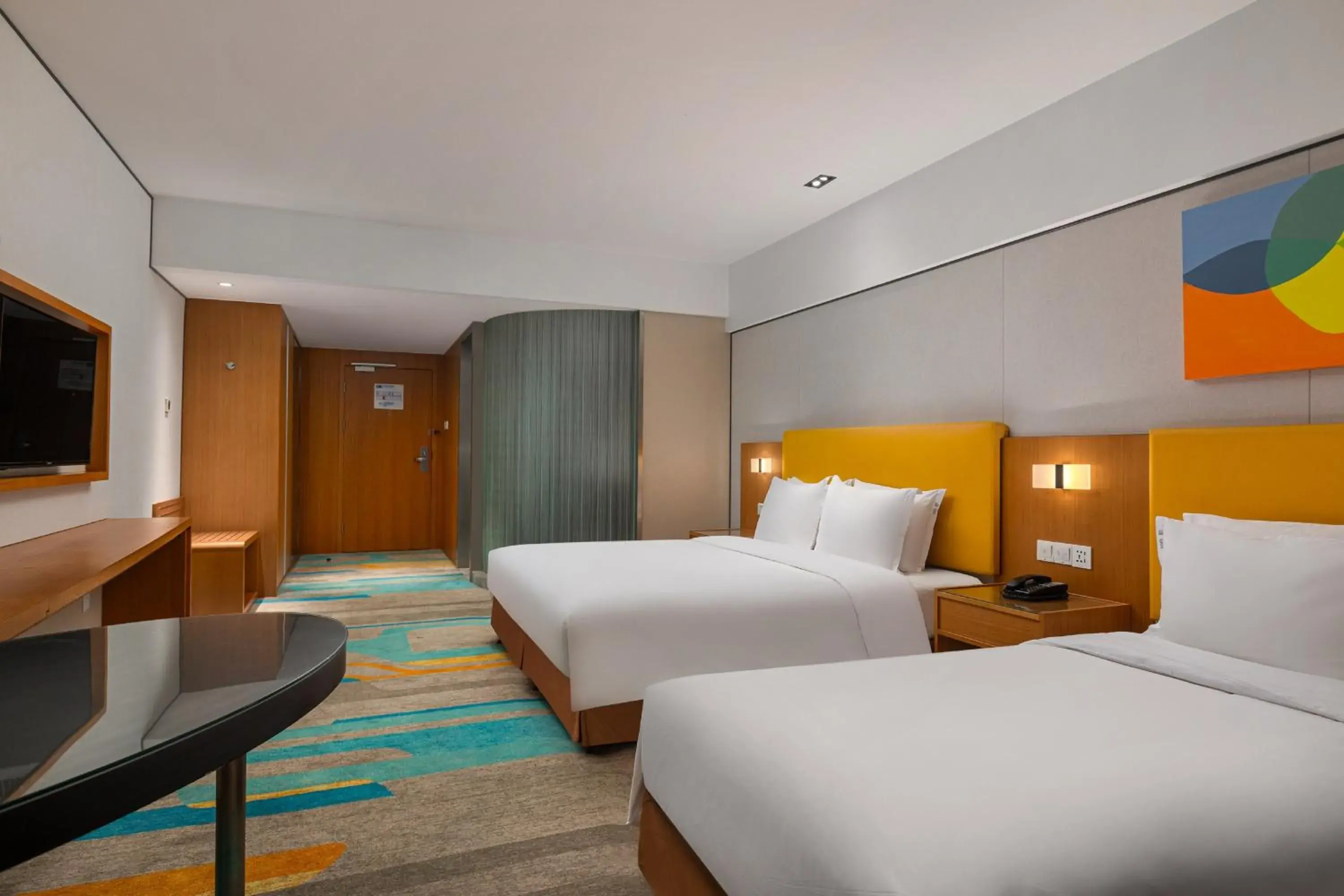 Photo of the whole room, Bed in Holiday Inn Express Xi'an Qujiang South, an IHG Hotel