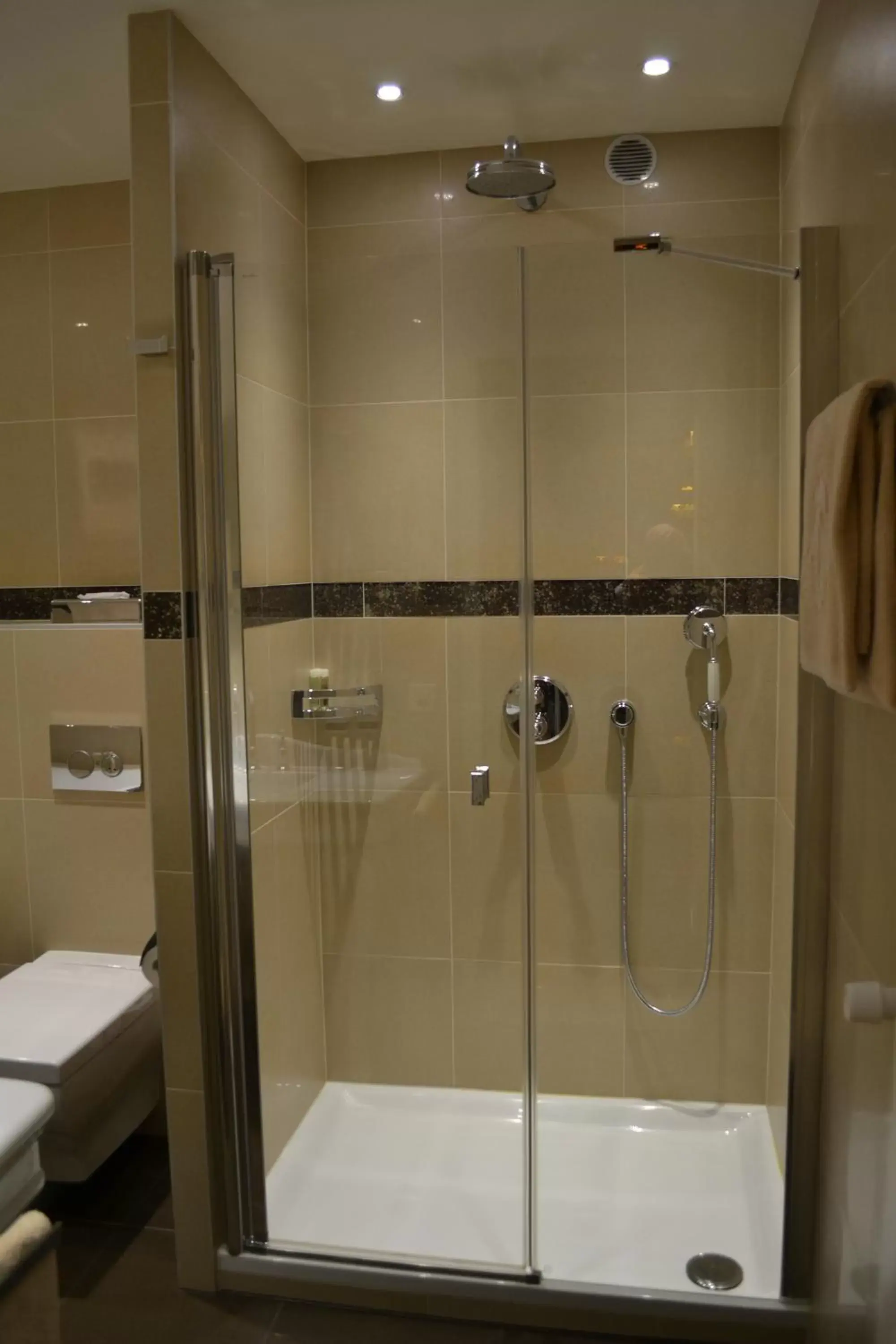 Shower, Bathroom in Hotel Adriatica