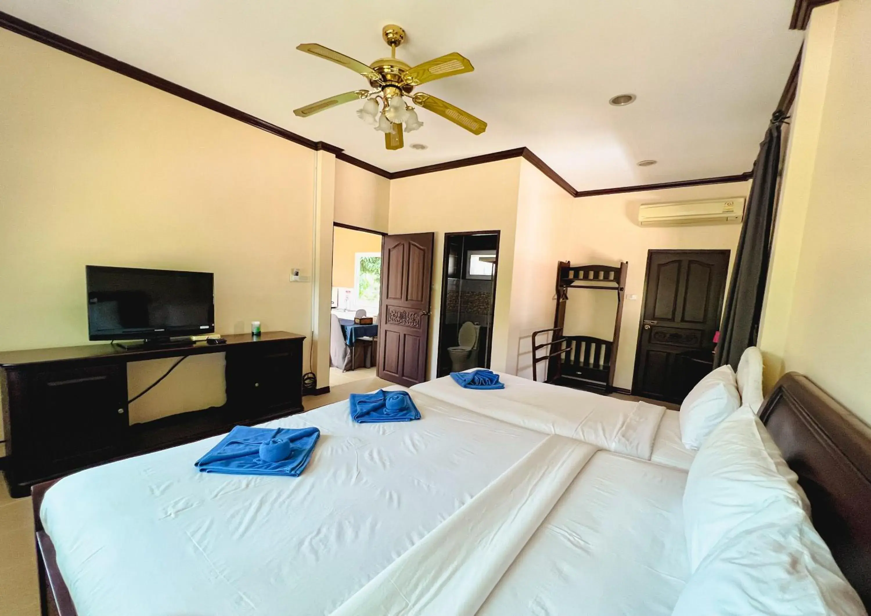 Bed in Baan Faa Talay Chan