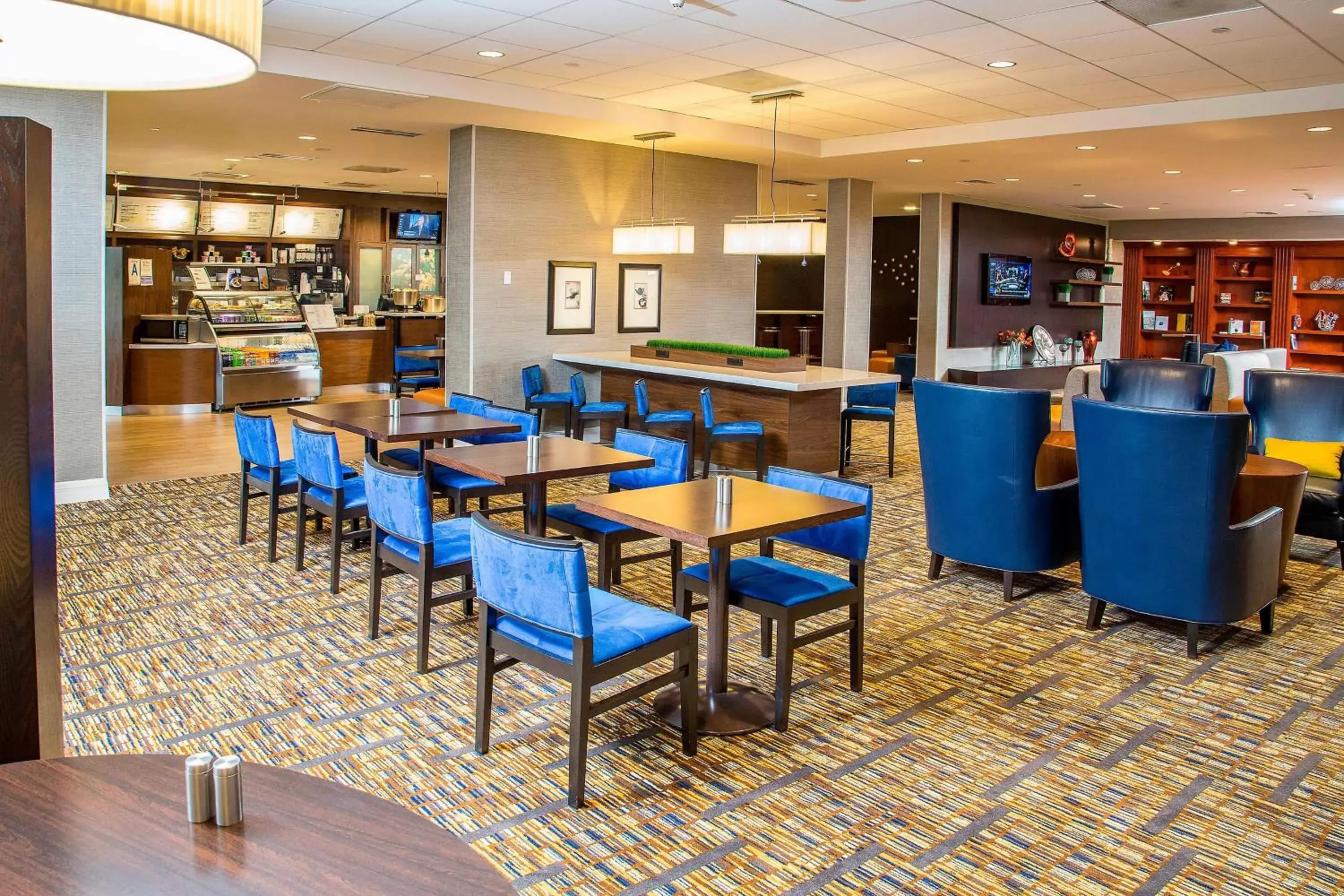 Restaurant/places to eat, Lounge/Bar in Courtyard by Marriott Los Angeles Pasadena/Monrovia