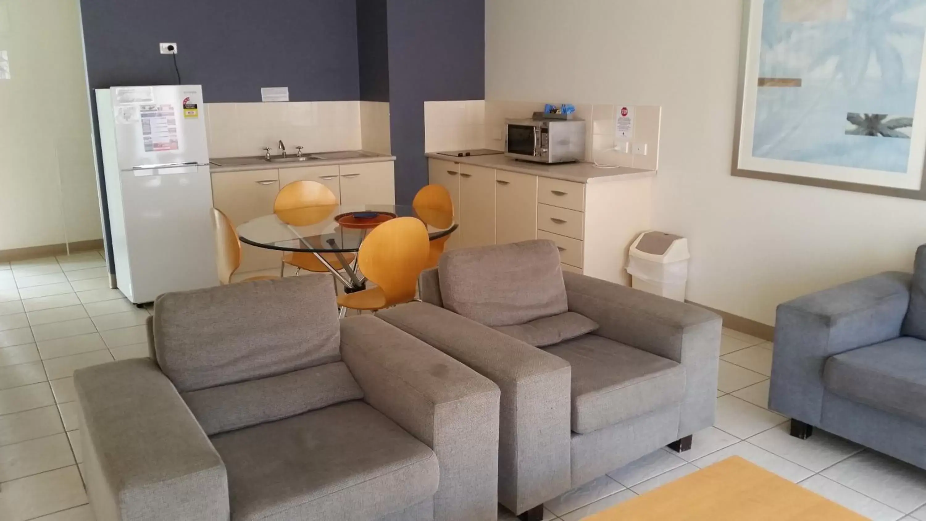 Kitchen or kitchenette, Seating Area in Nelson Bay Breeze