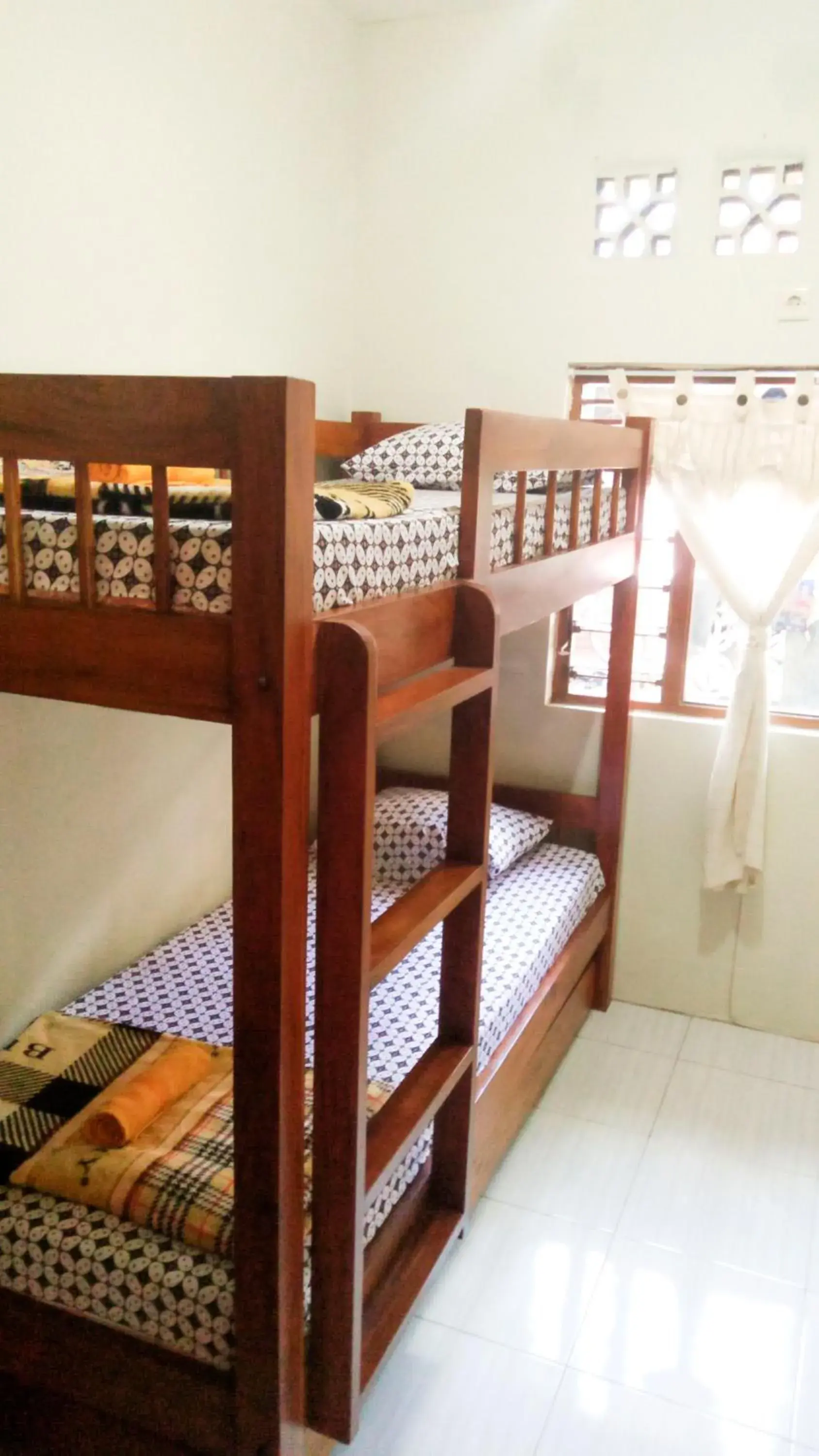 bunk bed, Bed in Ngampilan Backpacker Hostel