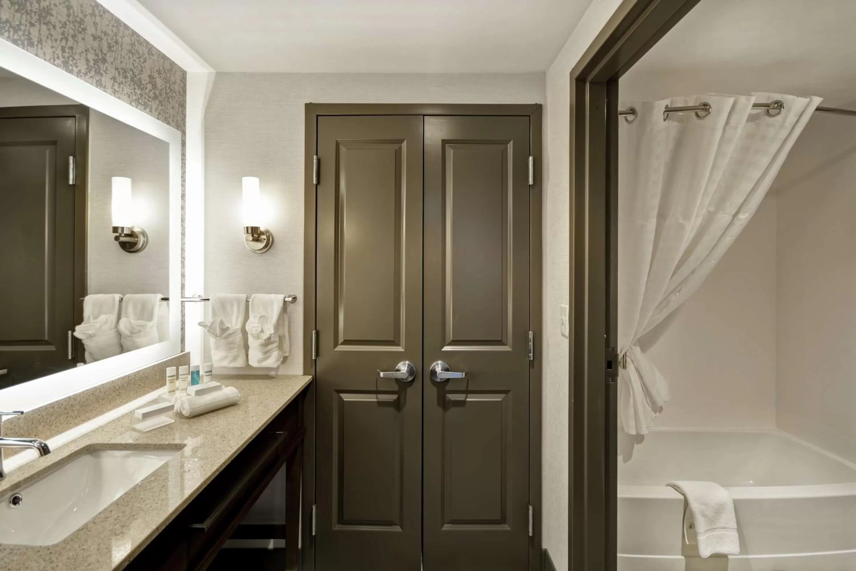 Bathroom in Homewood Suites By Hilton Warren Detroit