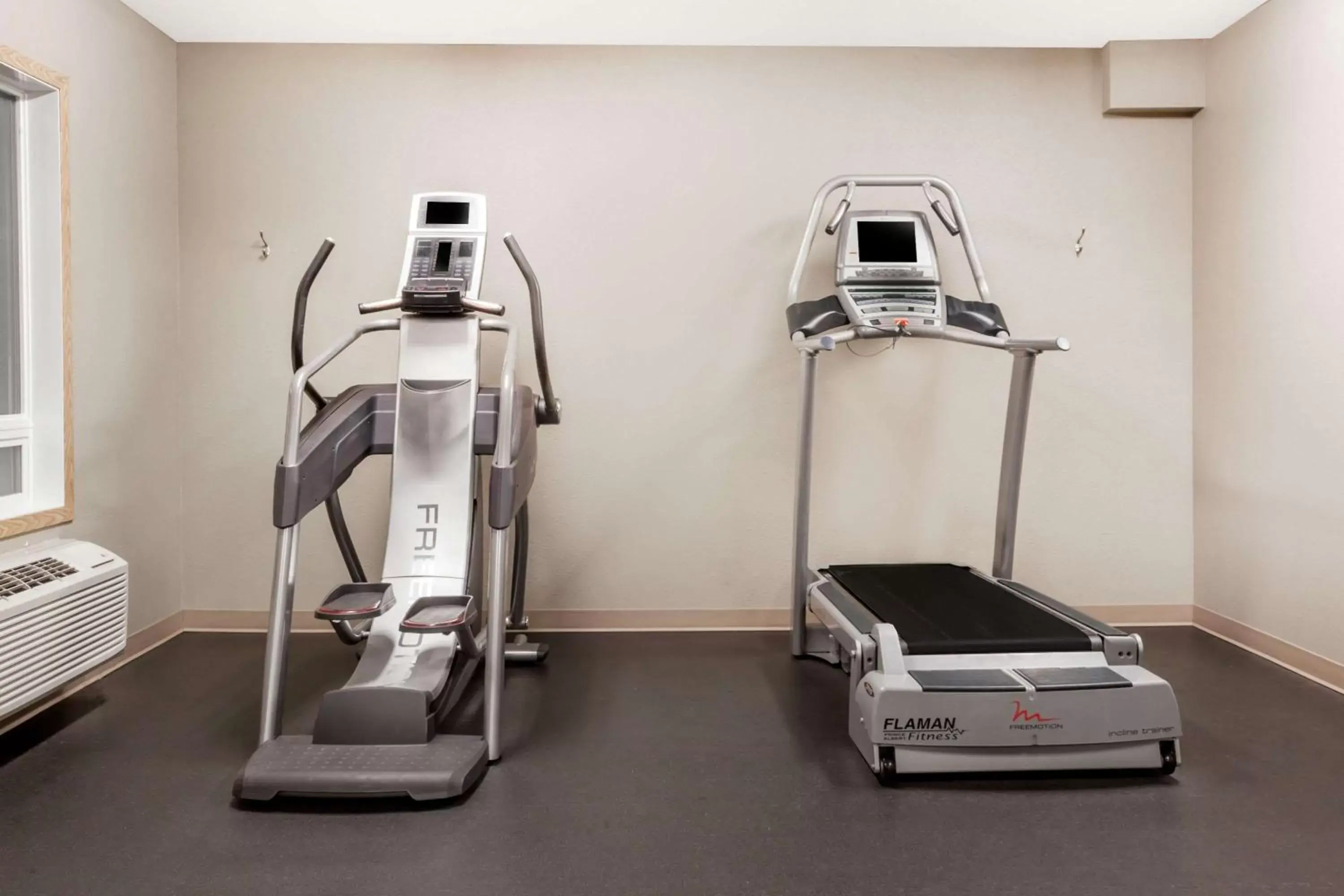 Fitness centre/facilities in Super 8 by Wyndham Prince Albert Fitness centre/facilities in Super 8 by Wyndham Prince Albert