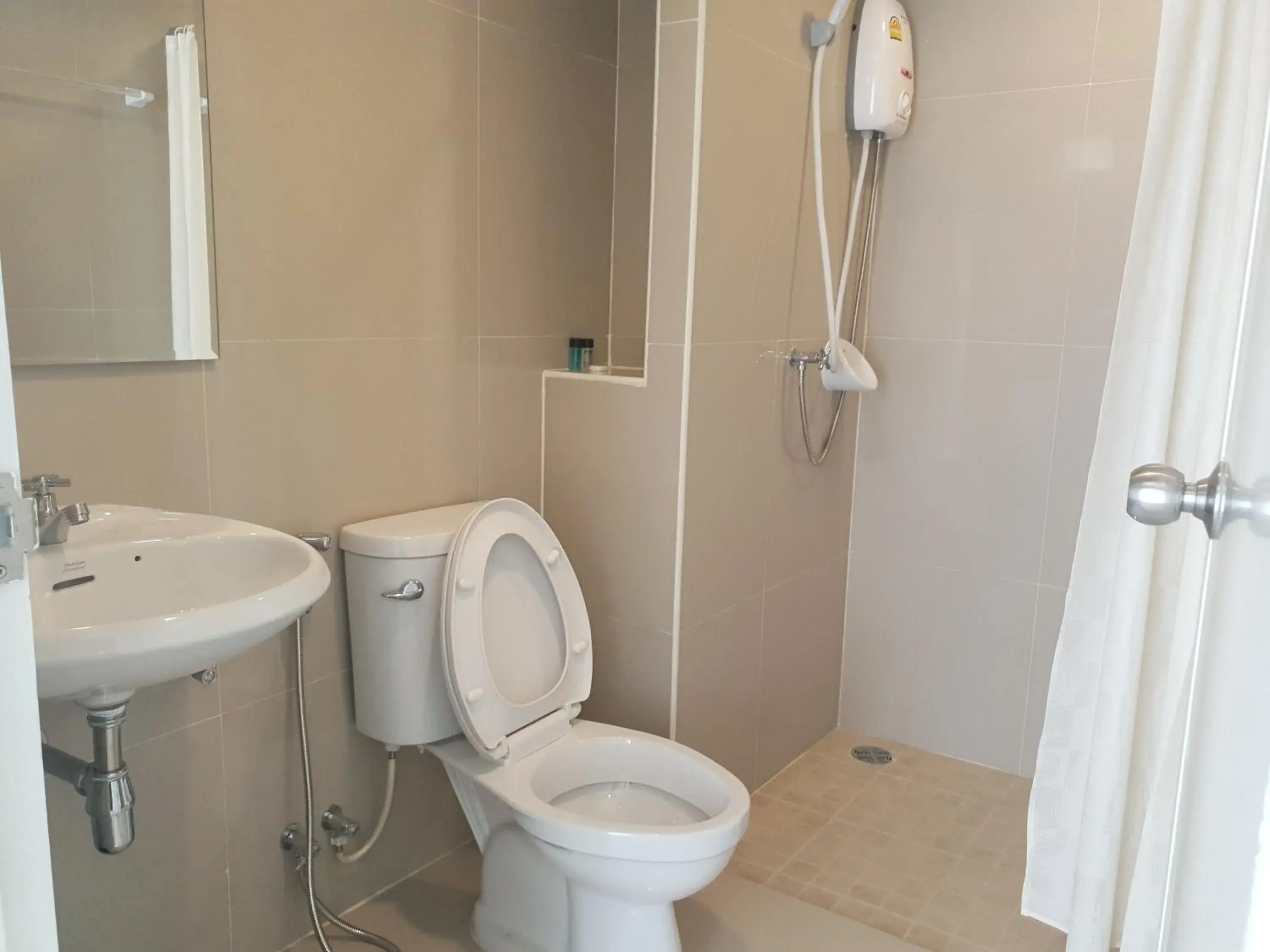 Shower, Bathroom in iResidence Hotel Pathumthani