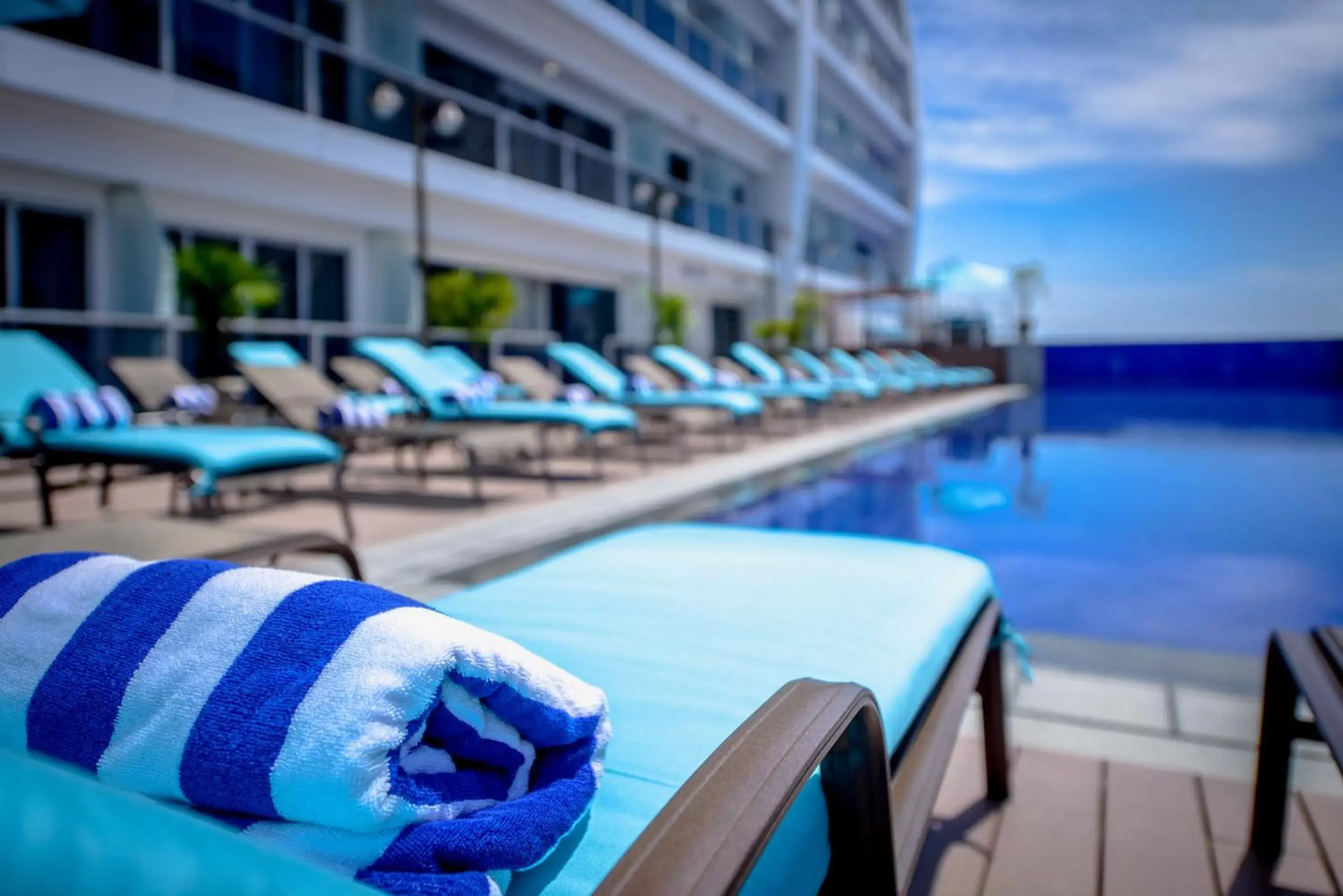 Solarium in Wyndham Manta Sail Plaza Hotel and Convention Center