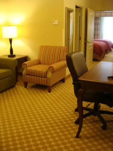 Seating Area in Country Inn & Suites by Radisson, Wilmington, NC
