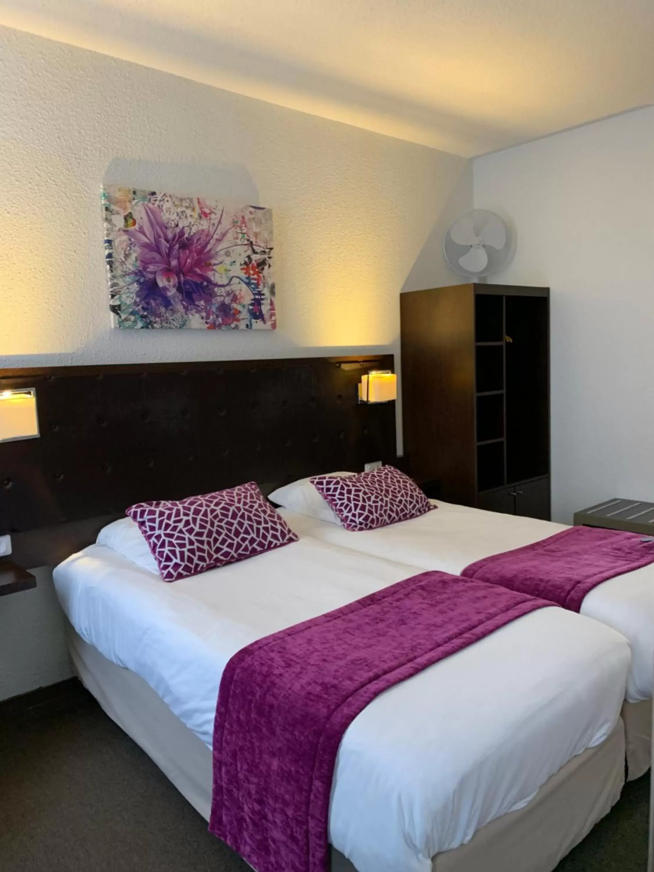 Bed in Ambassadeur Hotel - Cherbourg Port de Plaisance