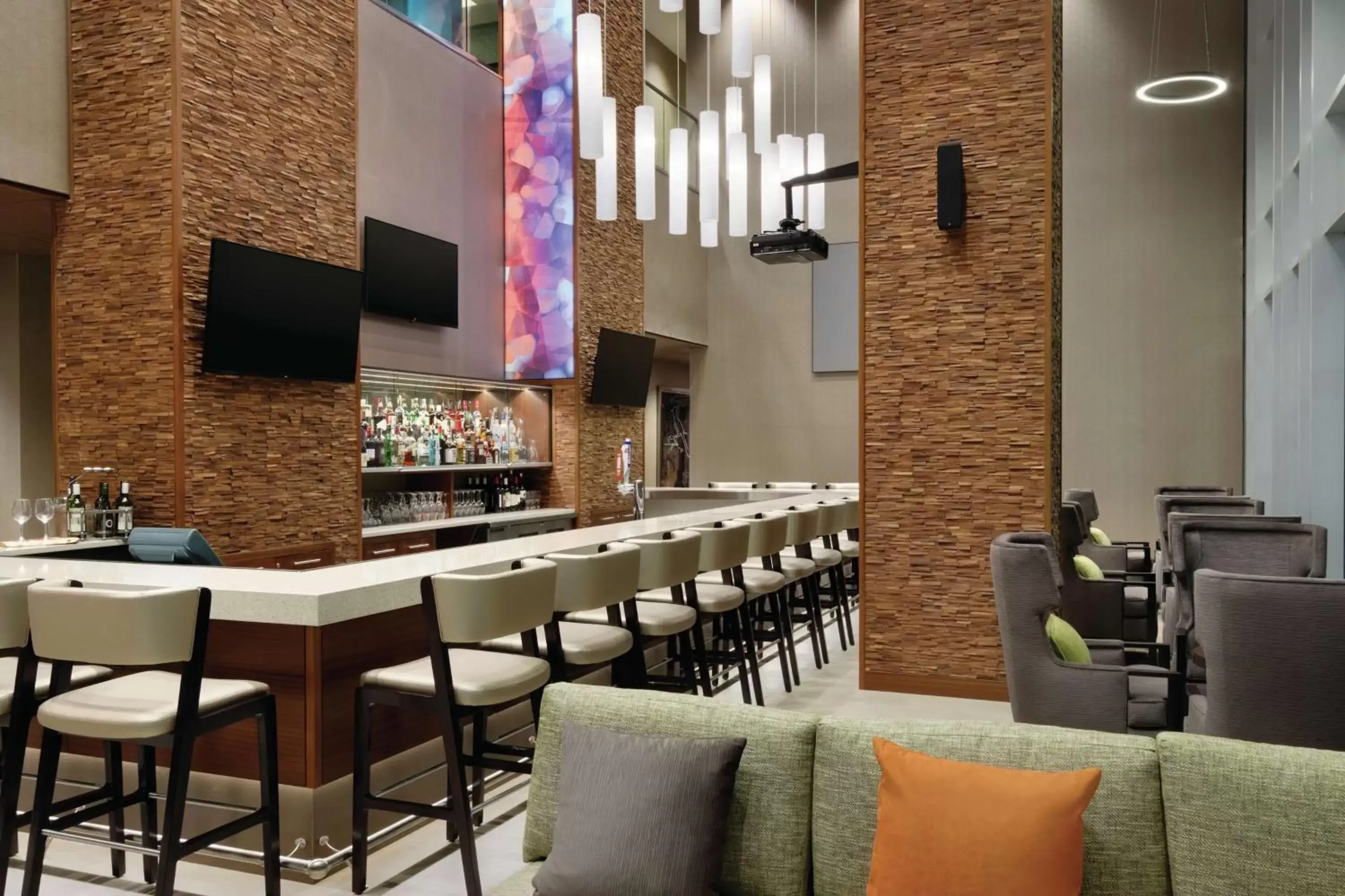 Lounge or bar, Restaurant/Places to Eat in Hilton Garden Inn Calgary Downtown