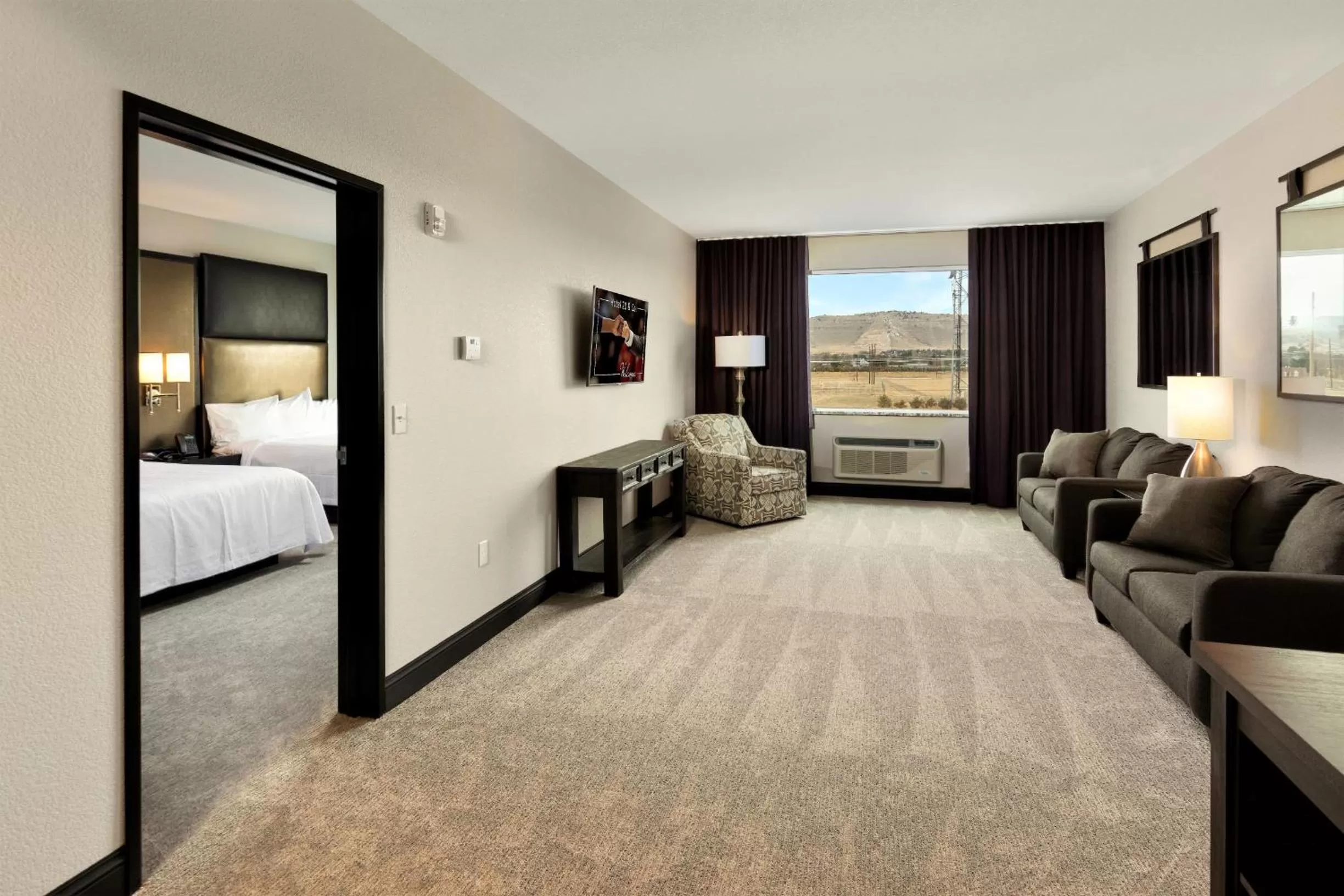 Deluxe Queen Suite in Hotel 21