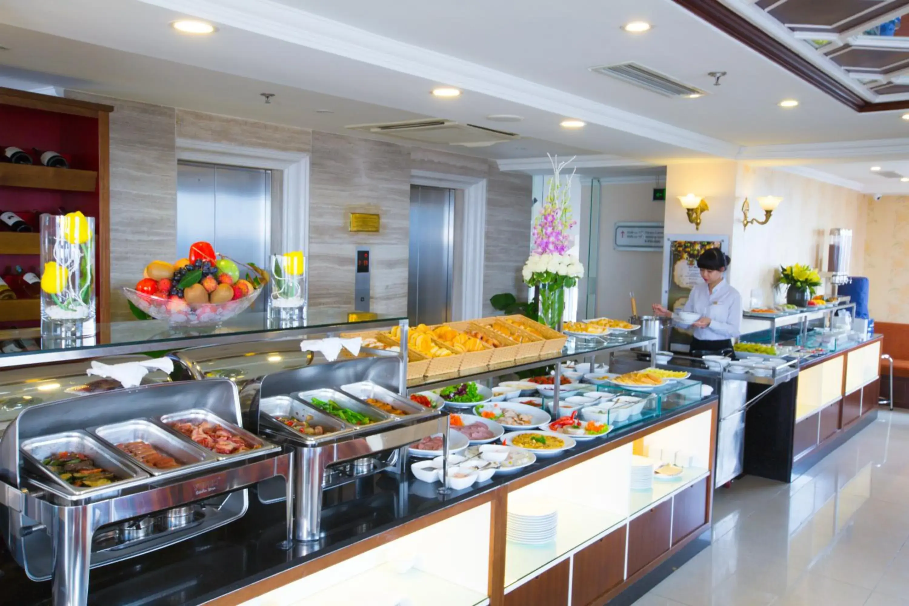 Restaurant/places to eat in Chalcedony Grand Hotel Restaurant/places to eat in Chalcedony Grand Hotel