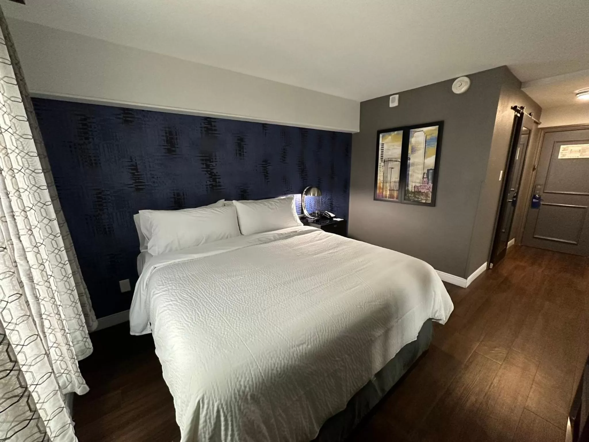 Bed in Holiday Inn Express - Dallas Downtown by IHG