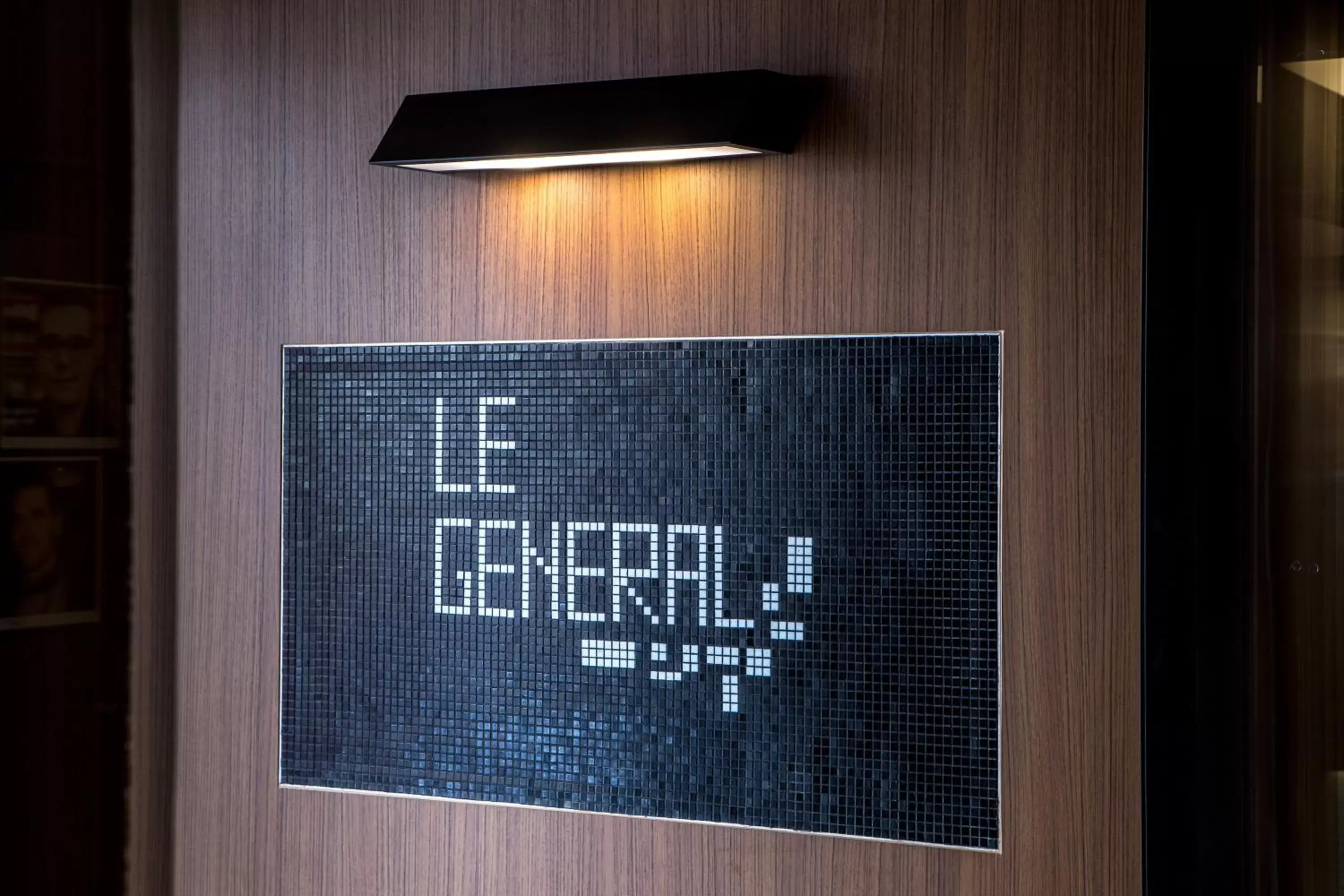 Logo/Certificate/Sign in Le Général Hôtel