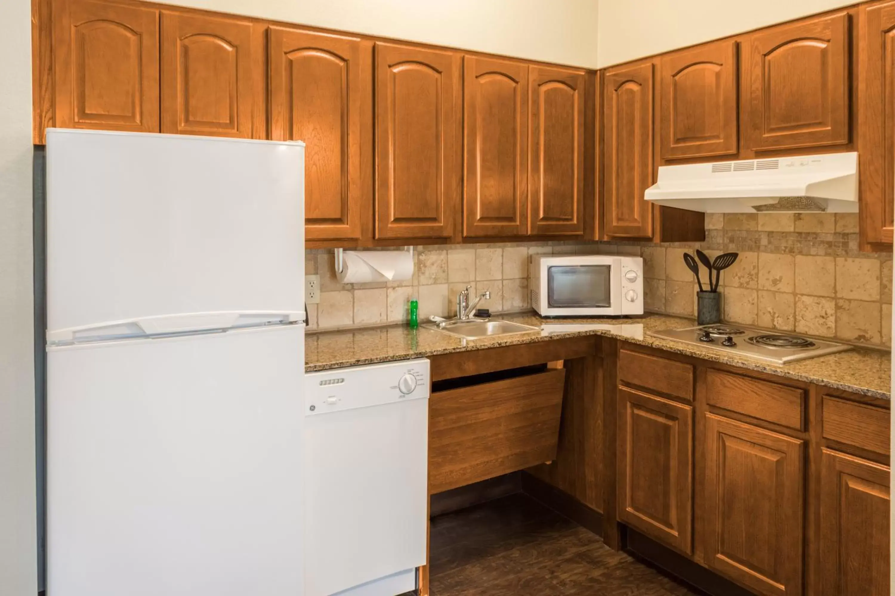 Photo of the whole room, Kitchen/Kitchenette in Staybridge Suites - Kansas City-Independence, an IHG Hotel