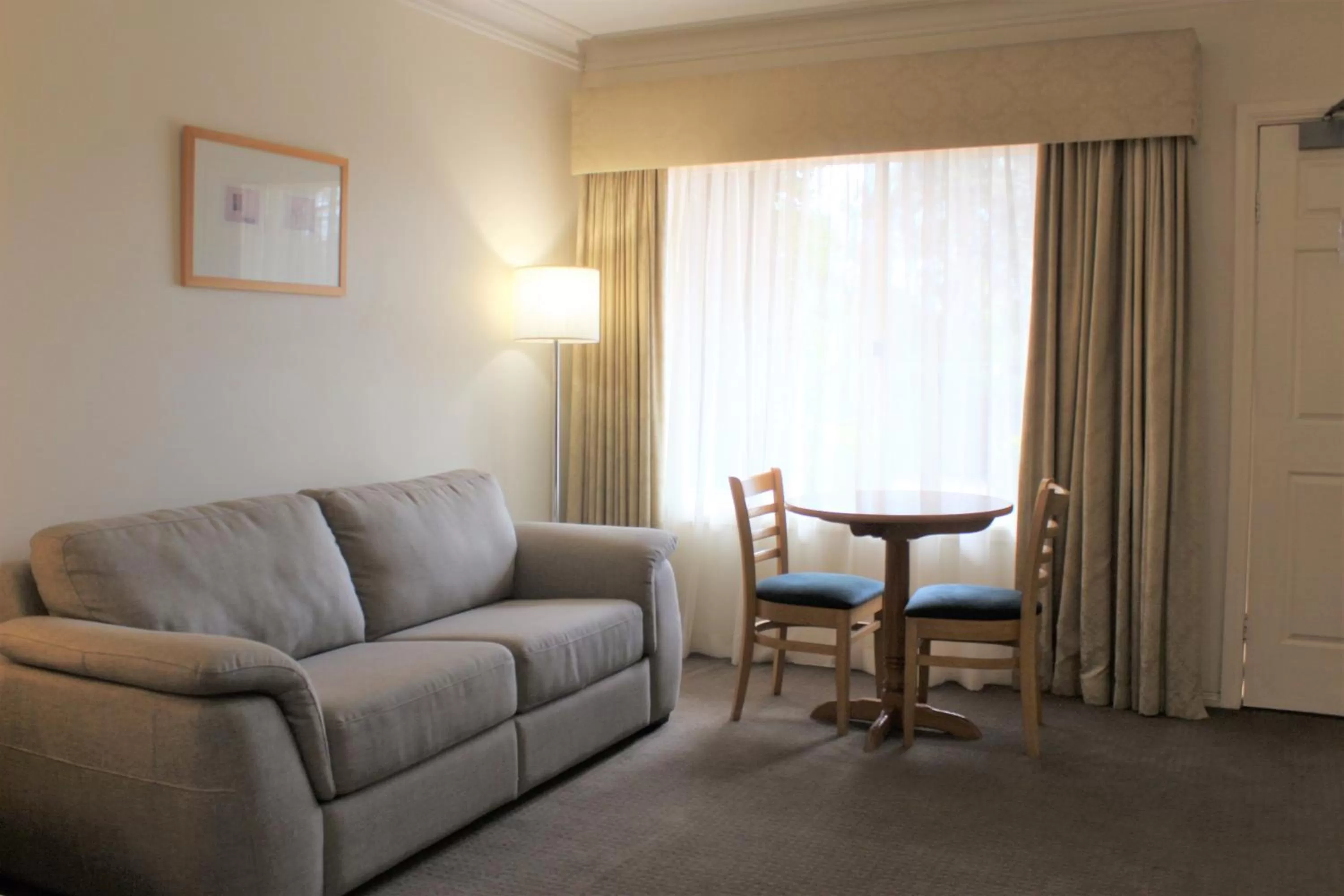 Living room in Carlyle Suites & Apartments