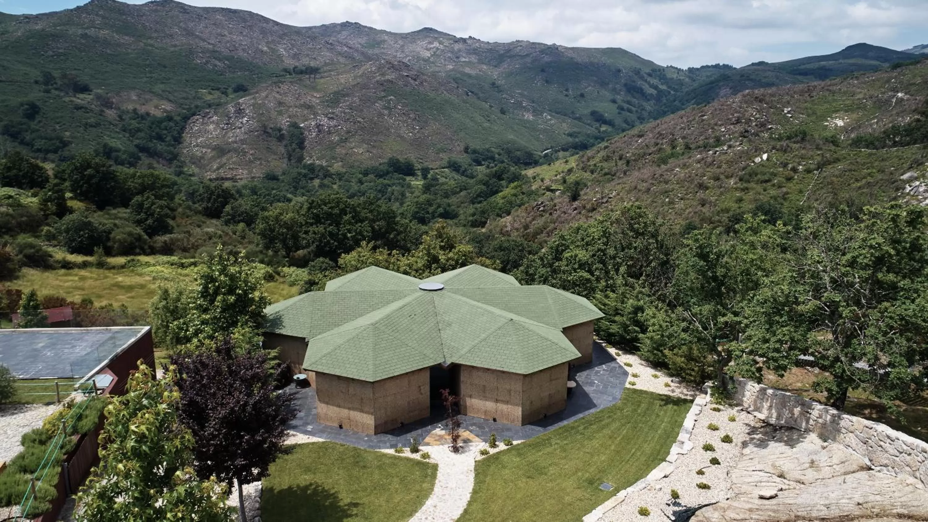 Bird's-eye View in Eco-Bungalow