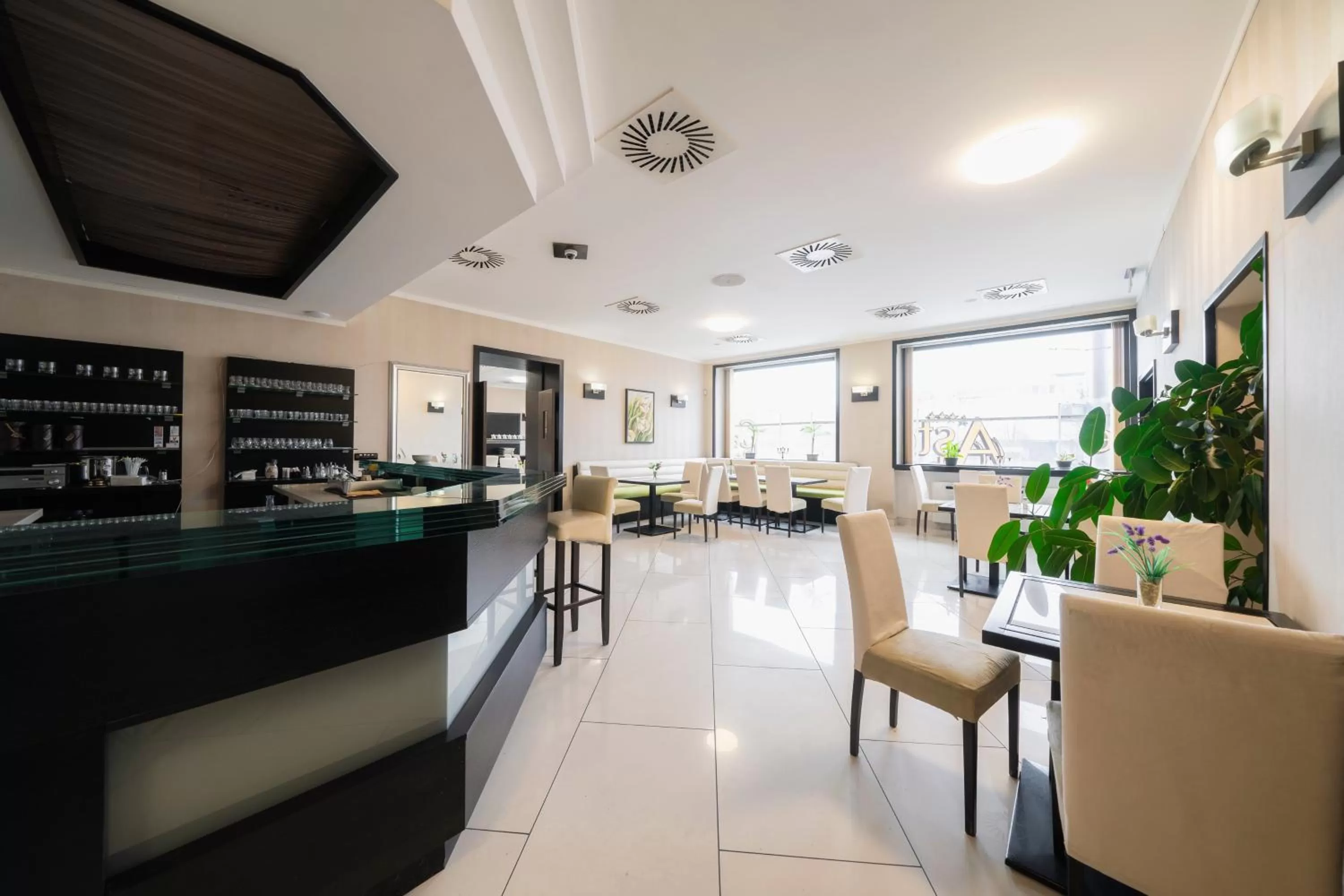 Restaurant/places to eat in Hotel Astory Plzeň