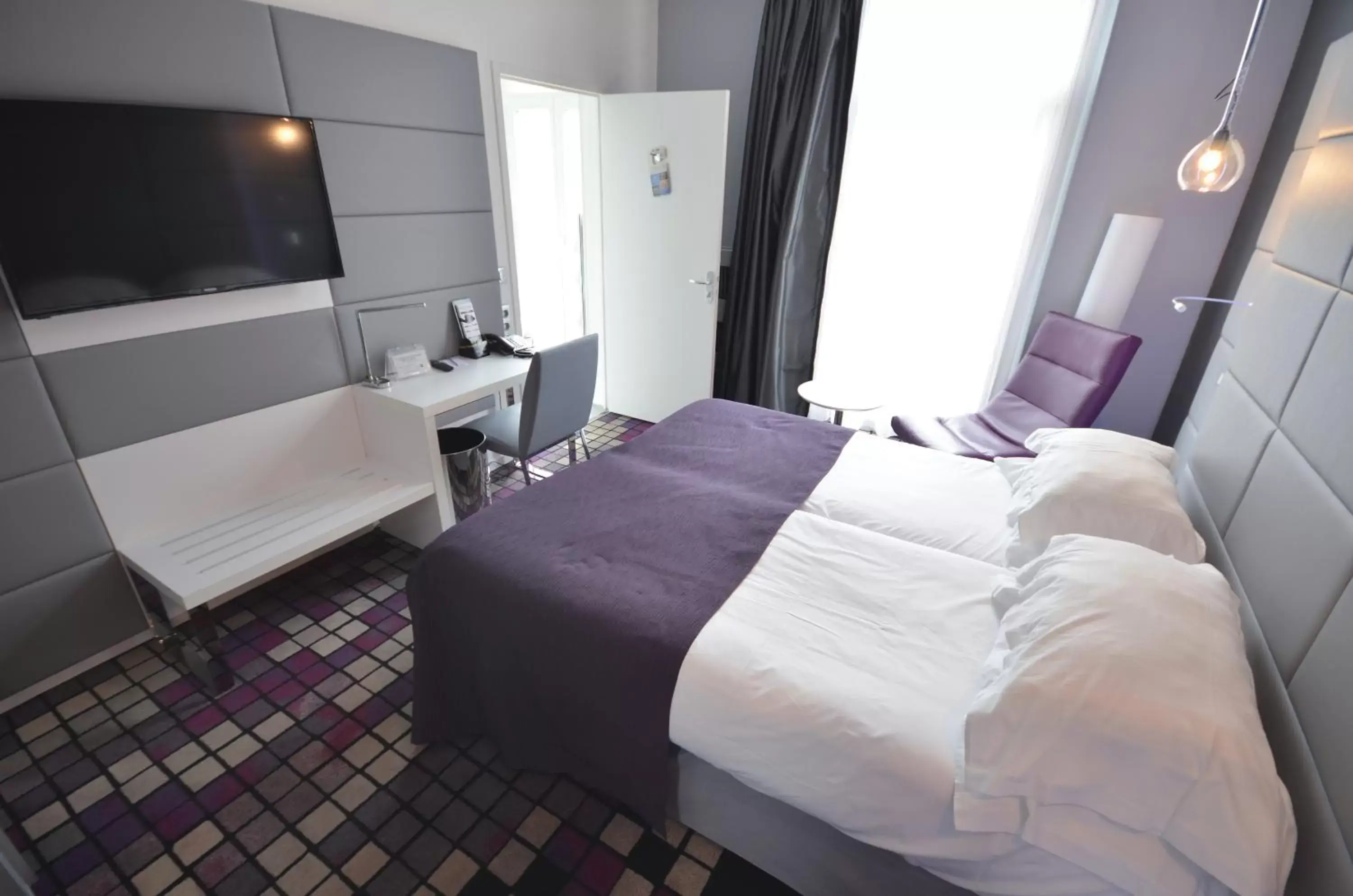 Bedroom, Bed in Kyriad Prestige Dijon Centre