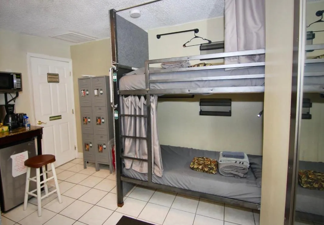 bunk bed, Bed in Sheridan Hostel