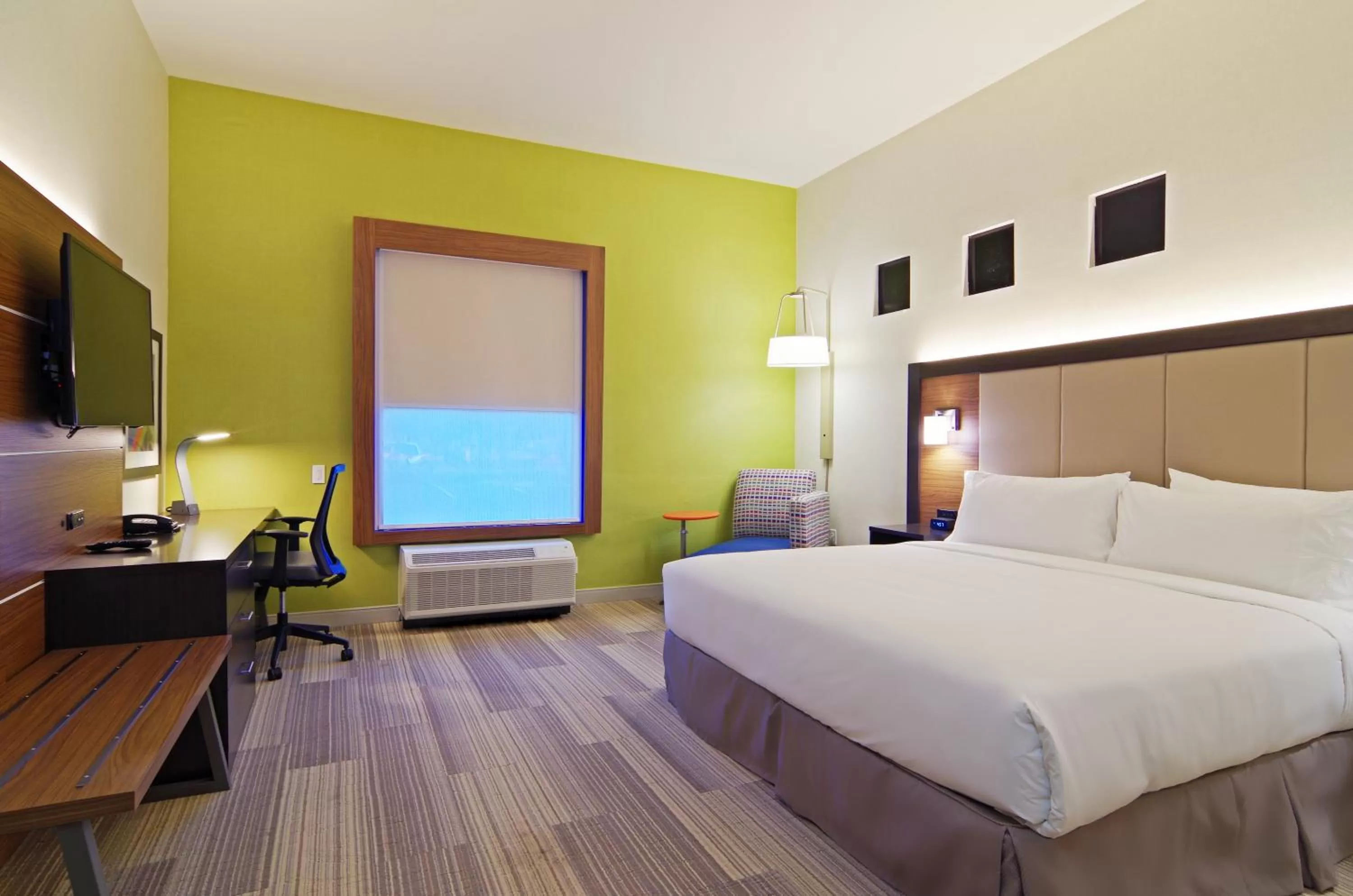 Photo of the whole room, Bed in Holiday Inn Express & Suites - Phoenix North - Scottsdale by IHG