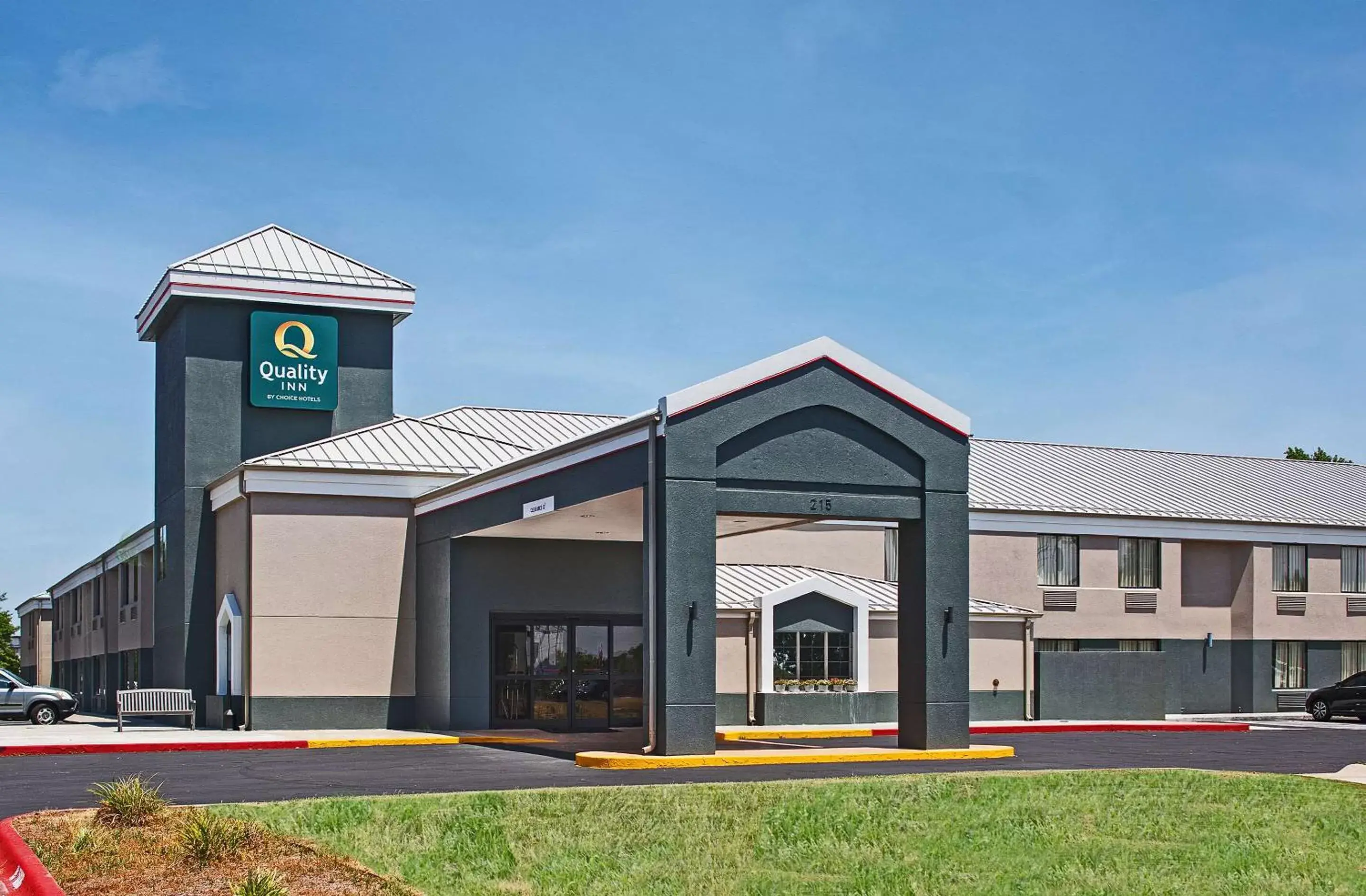 Property Building in Quality Inn Bentonville-Rogers