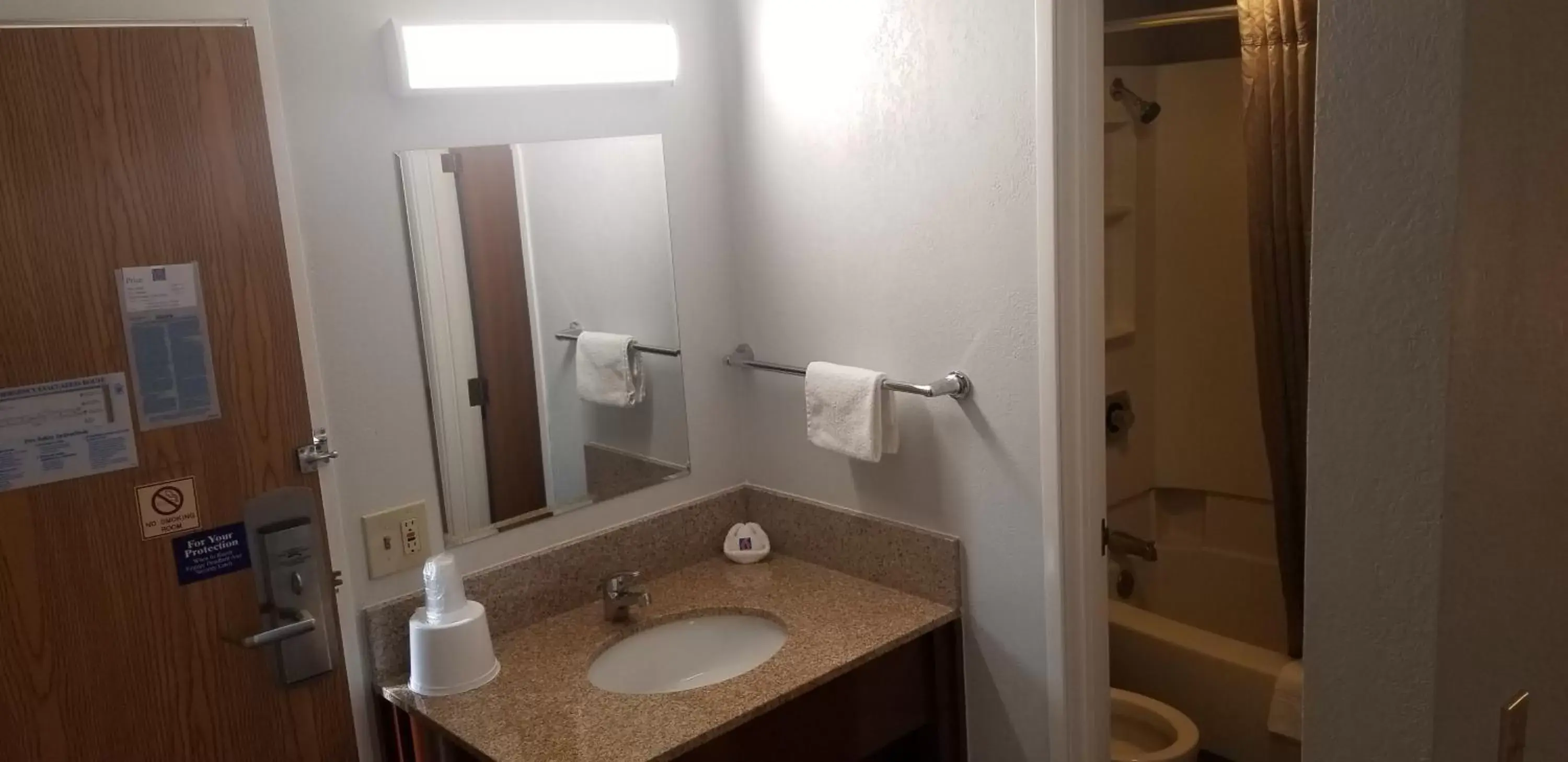 Bathroom in Motel 6-Elk Grove Village, IL - O'Hare
