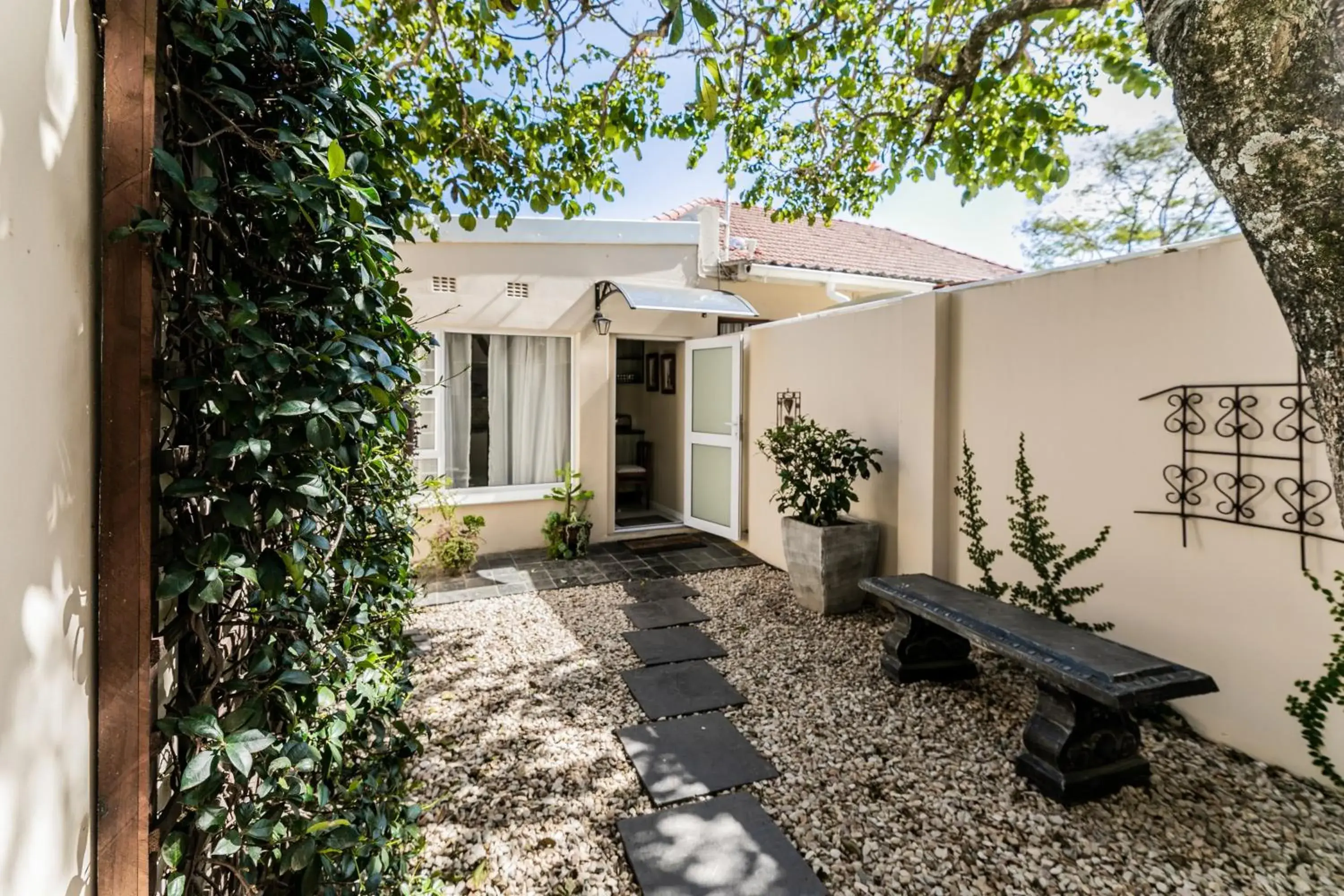 Facade/entrance in Arum Guest House