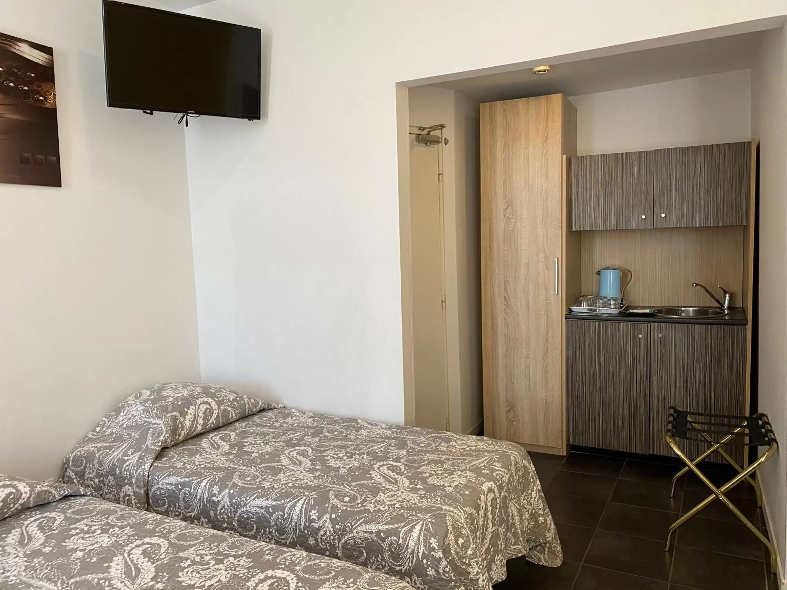 Bedroom, Bed in Kyriad Direct Beziers Centre