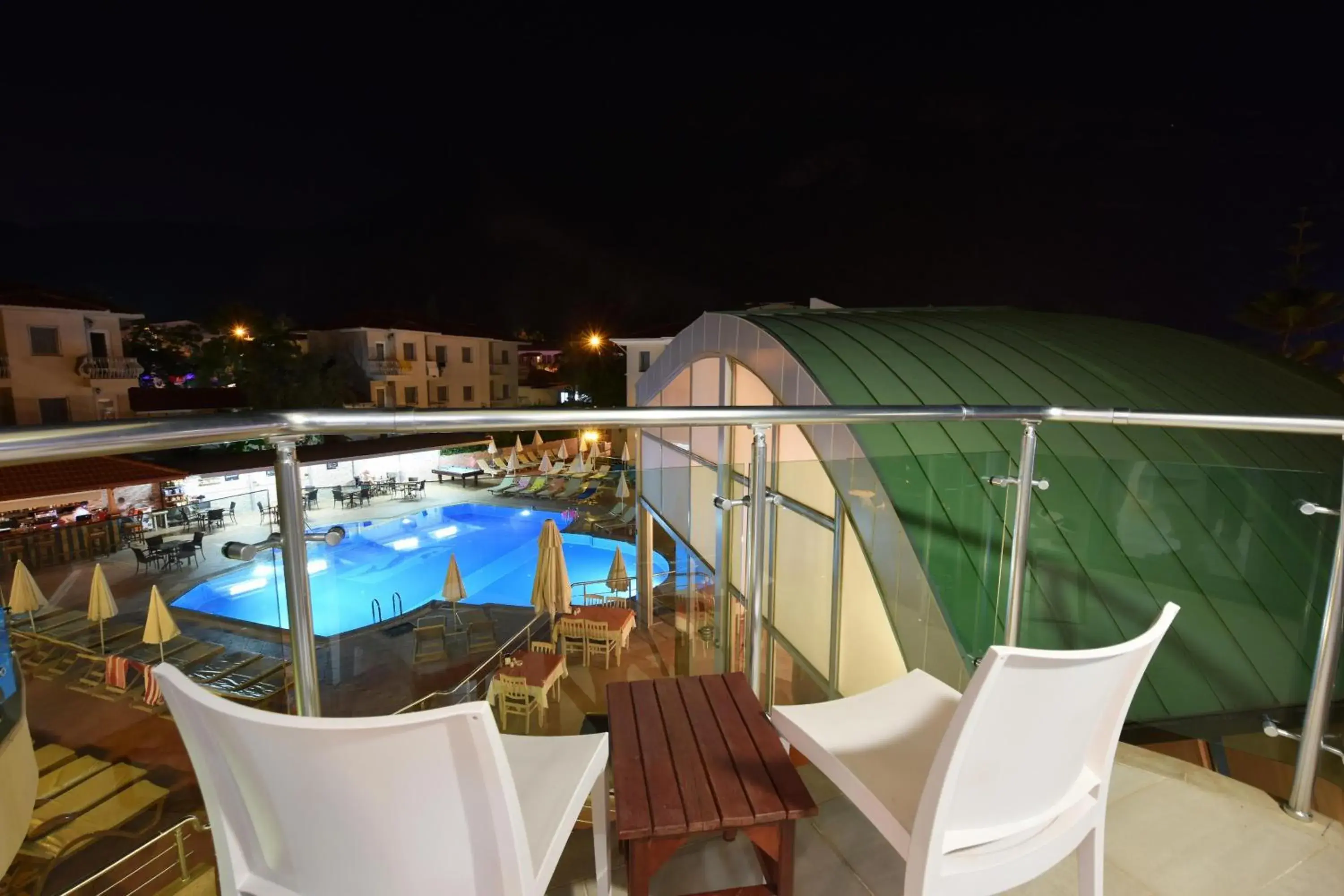 Patio, Pool View in Belcehan Deluxe Hotel