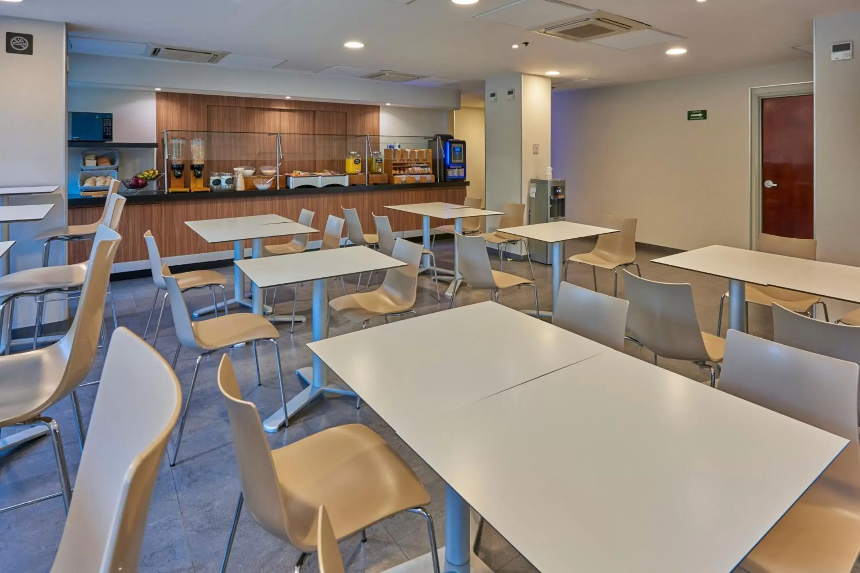 Breakfast, Restaurant/Places to Eat in City Express by Marriott Saltillo Norte