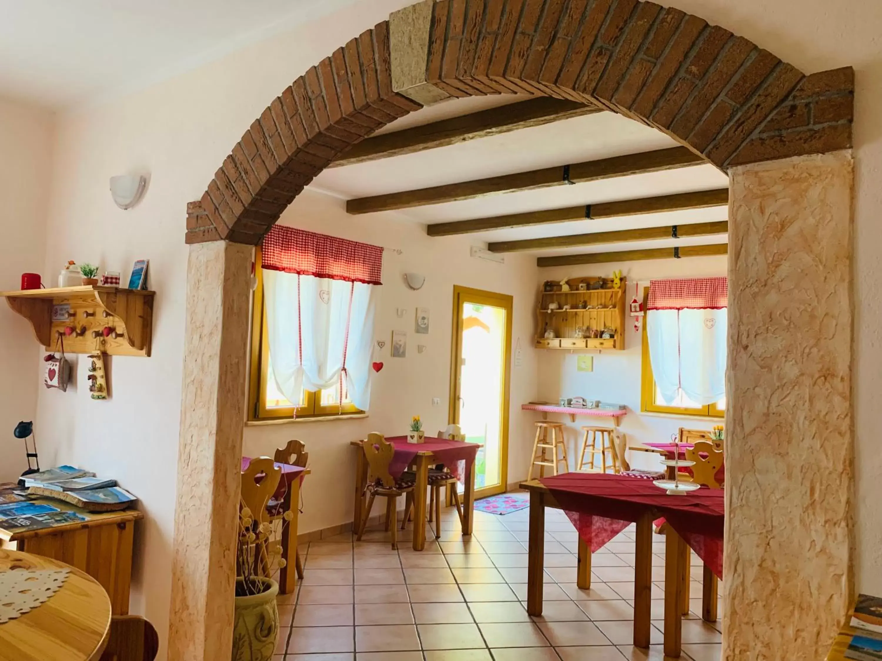 Restaurant/Places to Eat in B&B La Baita Del Sud