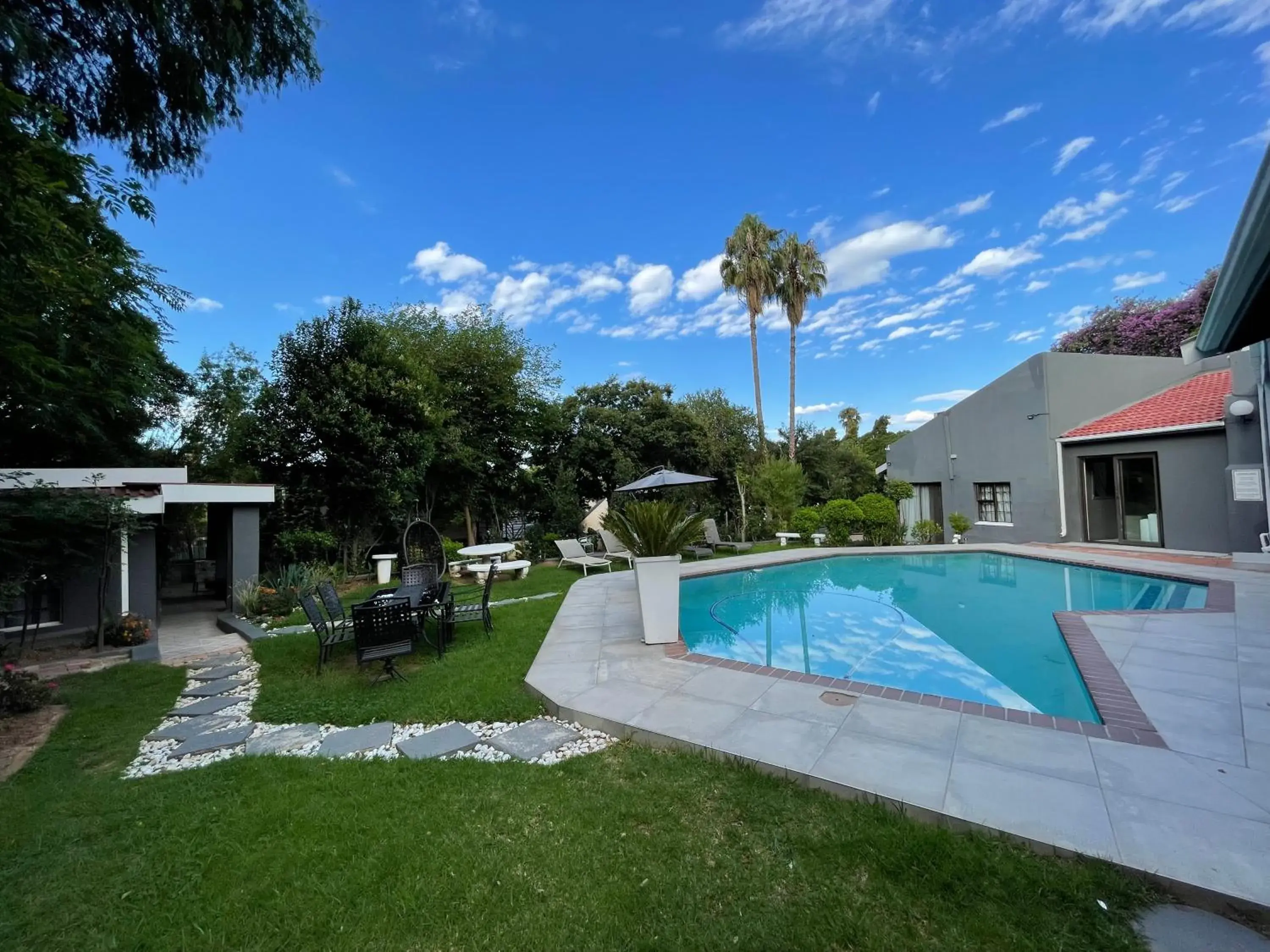 Property building, Swimming Pool in Marion Lodge