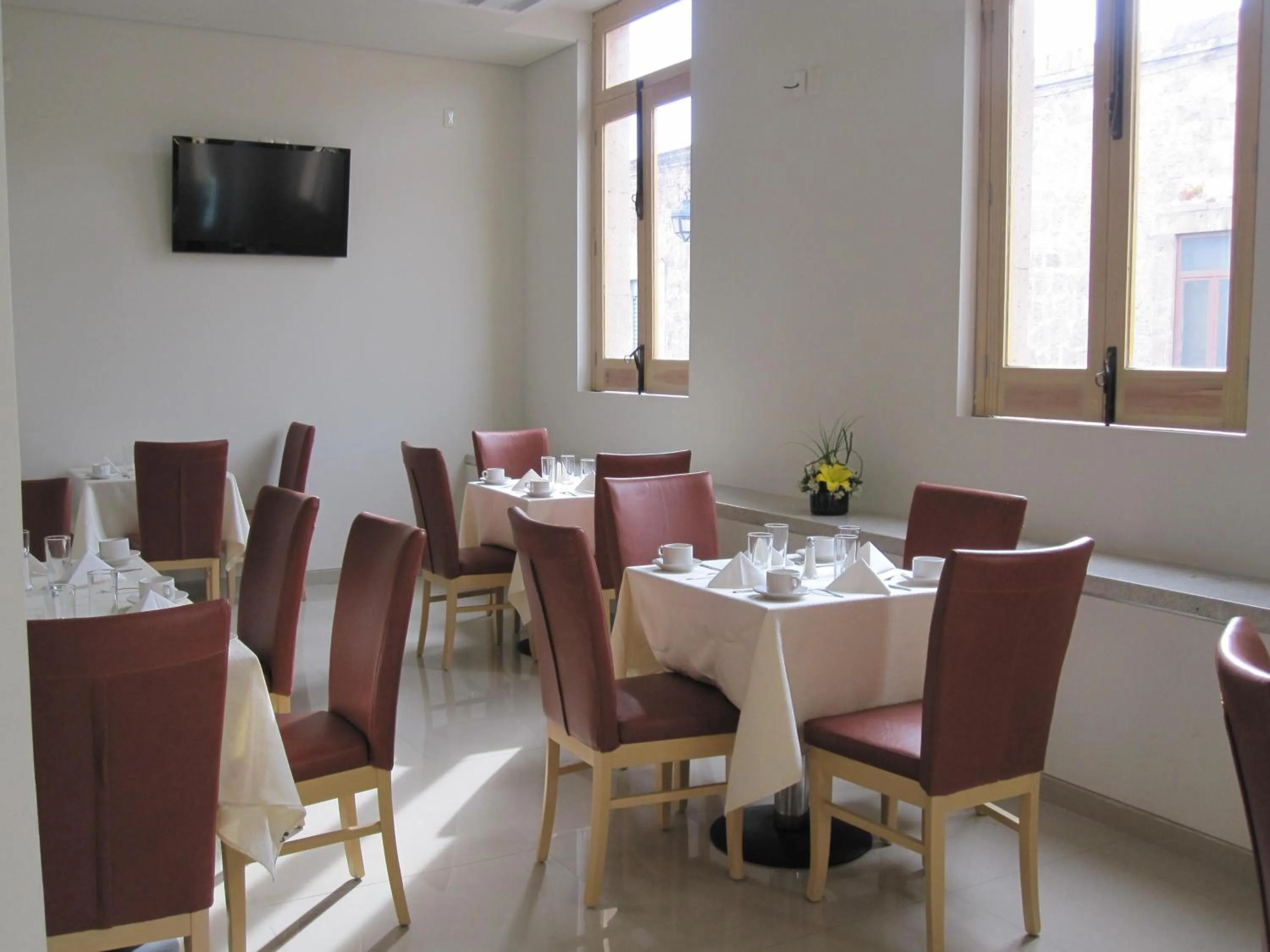 Restaurant/places to eat in Rymma Hotel