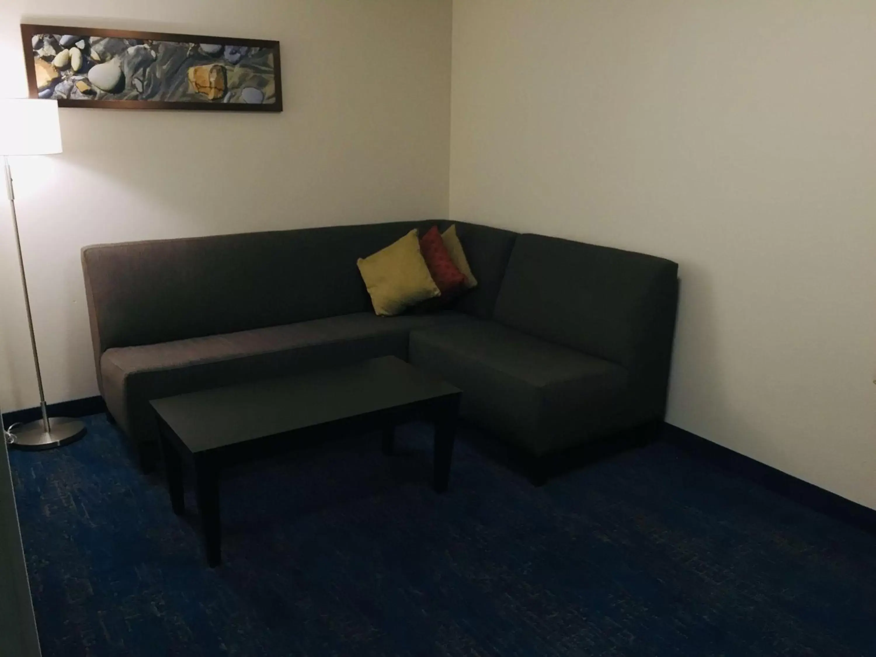 Photo of the whole room, Seating Area in Best Western Plus Portland Airport Hotel & Suites