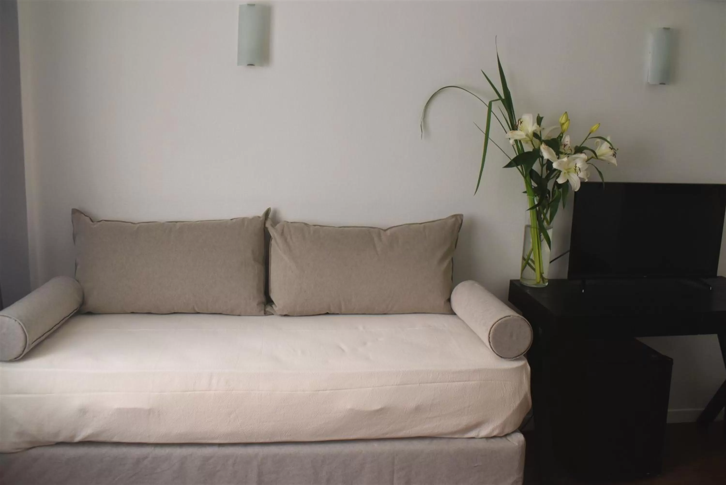 Bedroom, Bed in Grand King Hotel