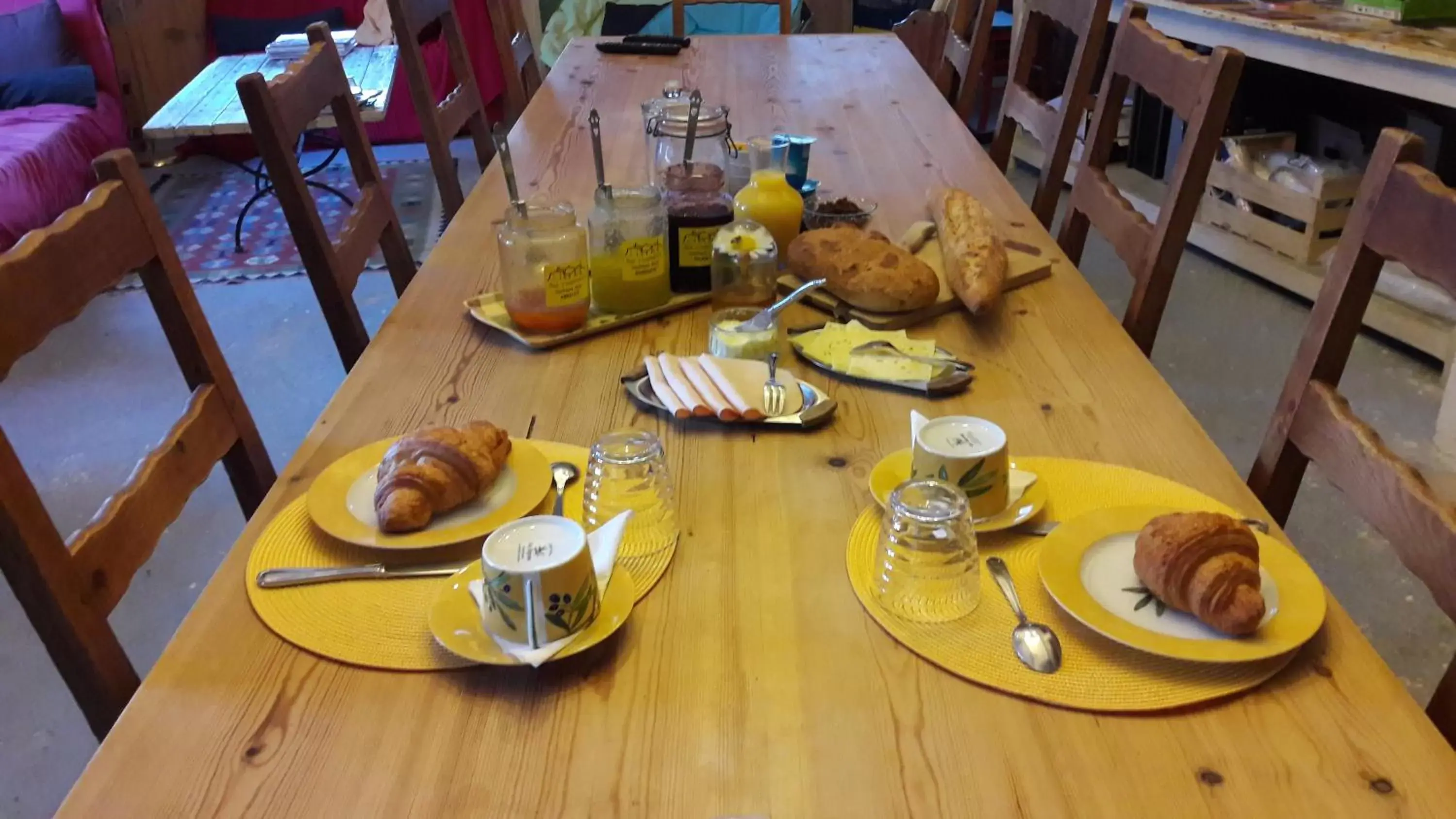 Breakfast, Restaurant/Places to Eat in Chambres d'Hôtes Aux Tournesols