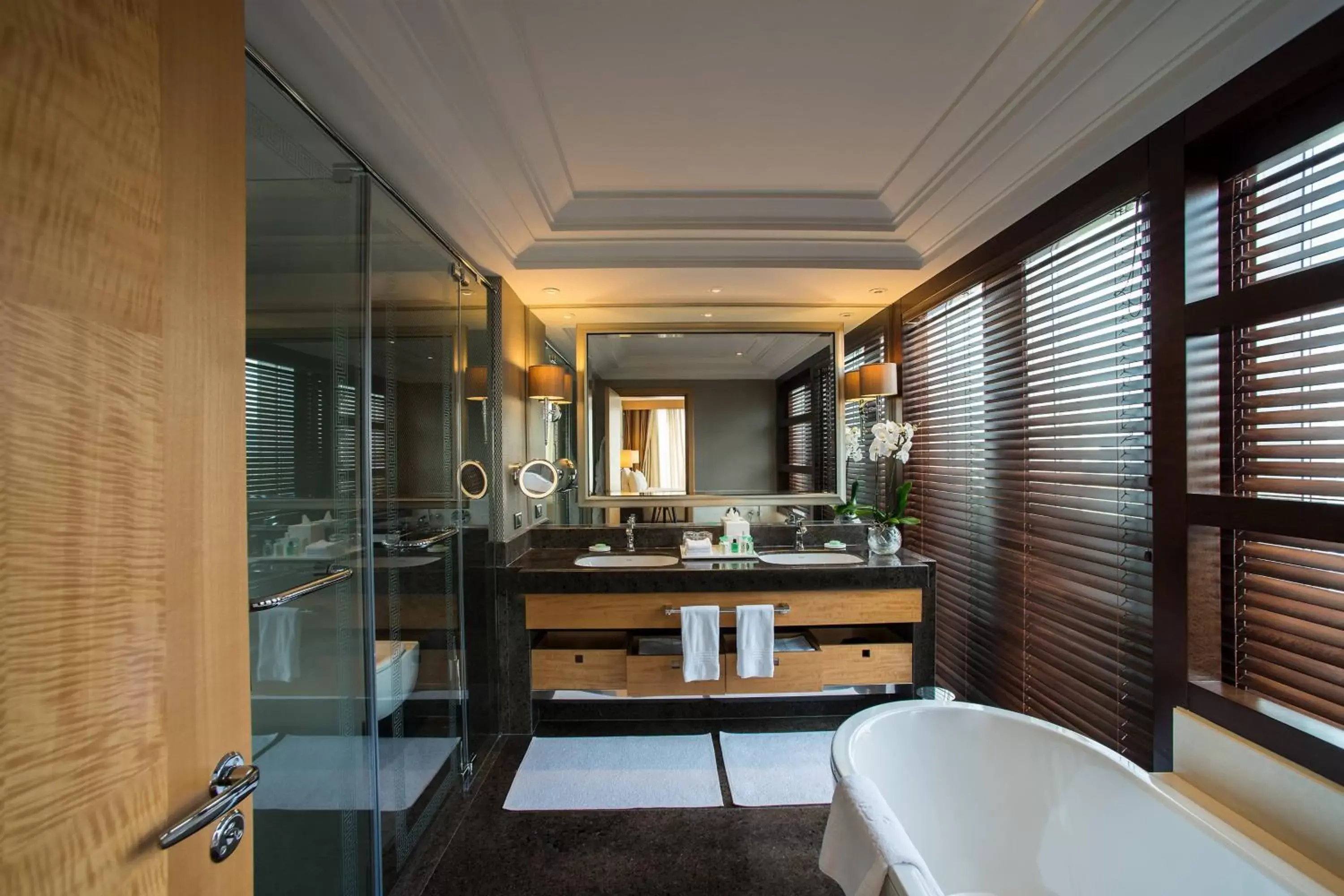 Bathroom, Restaurant/Places to Eat in JW Marriott Hotel Ankara