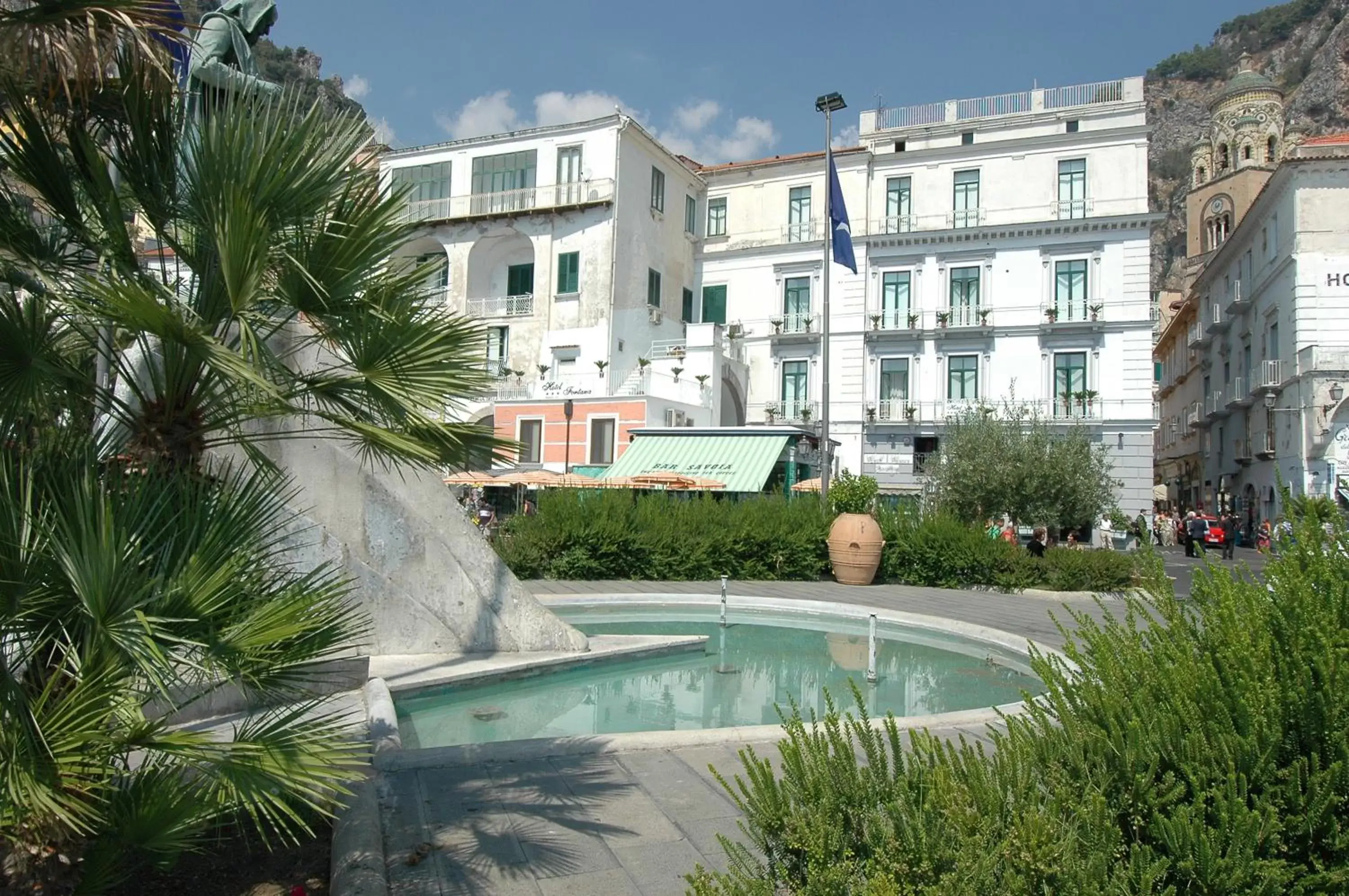 Swimming Pool in Hotel Fontana